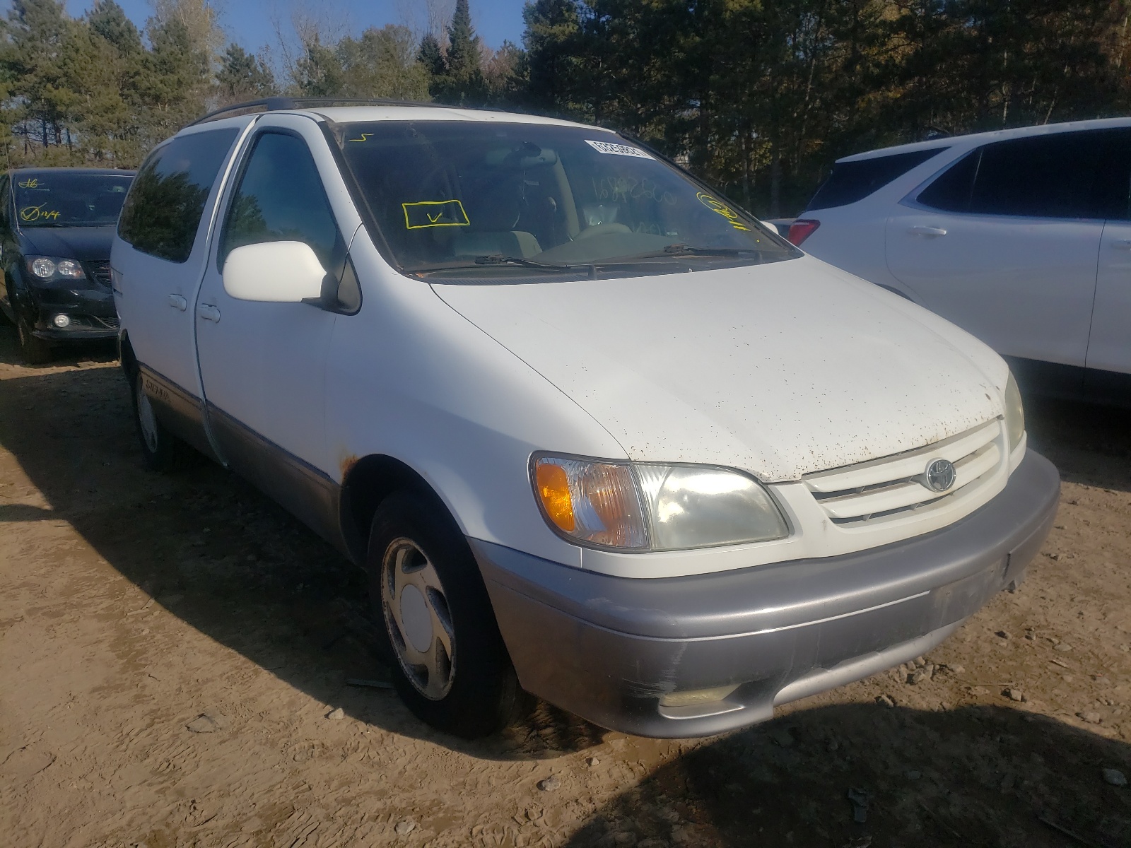 TOYOTA SIENNA LE 2001 with VIN 4T3ZF13C61U375907 - Photo from auction