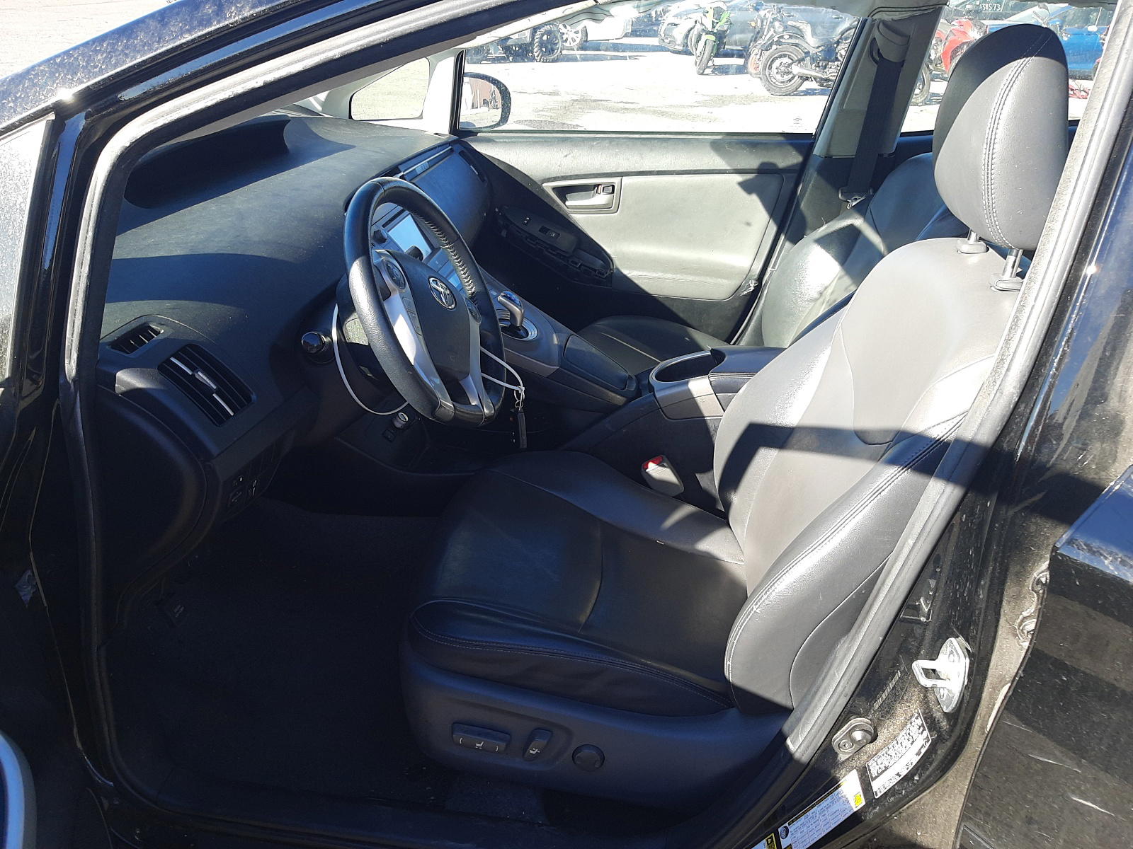 Photo 5 from auction – 2015 TOYOTA PRIUS with VIN JTDKN3DU7F0453646