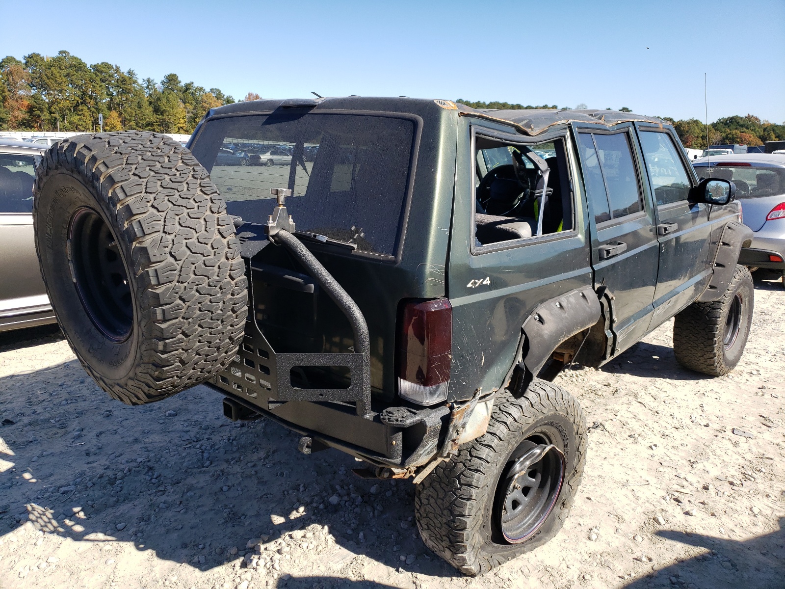 Photo 4 from auction – 1998 JEEP CHER 4X4 with VIN 1J4FJ68S0WL183708