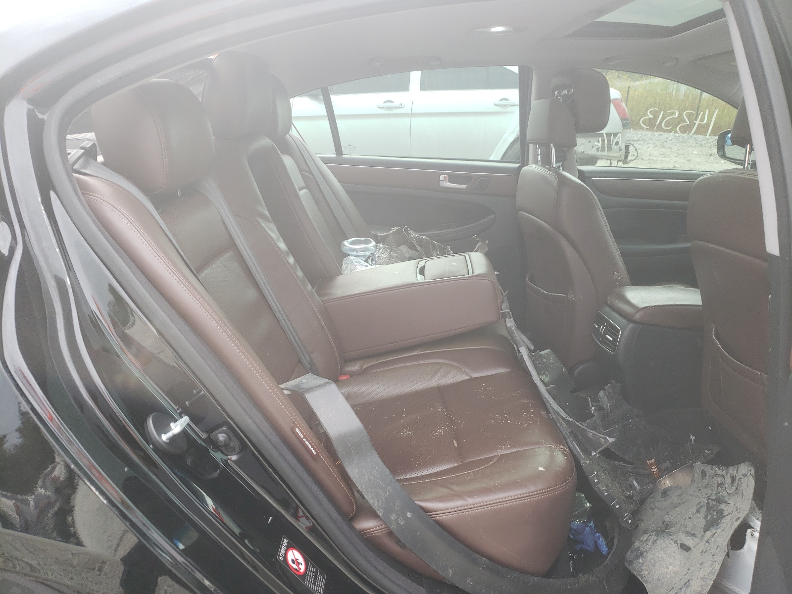 Photo 6 from auction – 2013 HYUNDAI GENESIS with VIN KMHGC4DD7DU246368