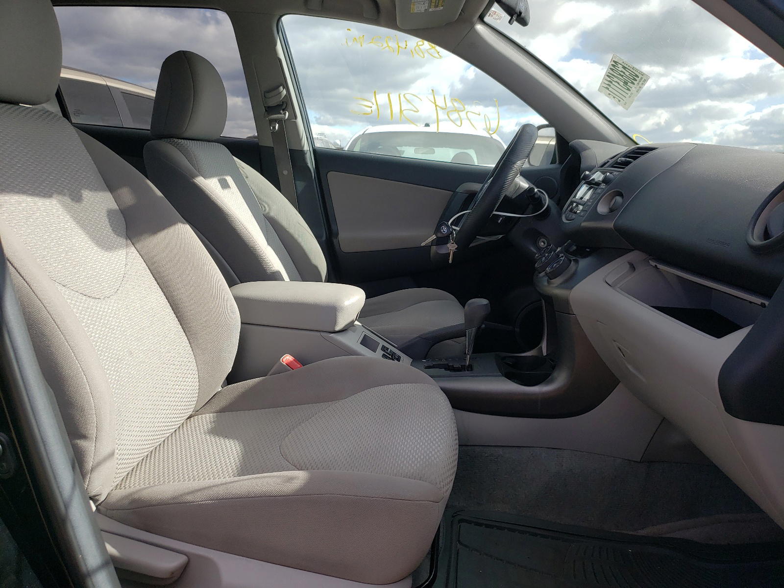 Photo 5 from auction – 2011 TOYOTA RAV4 with VIN 2T3ZF4DVXBW095538