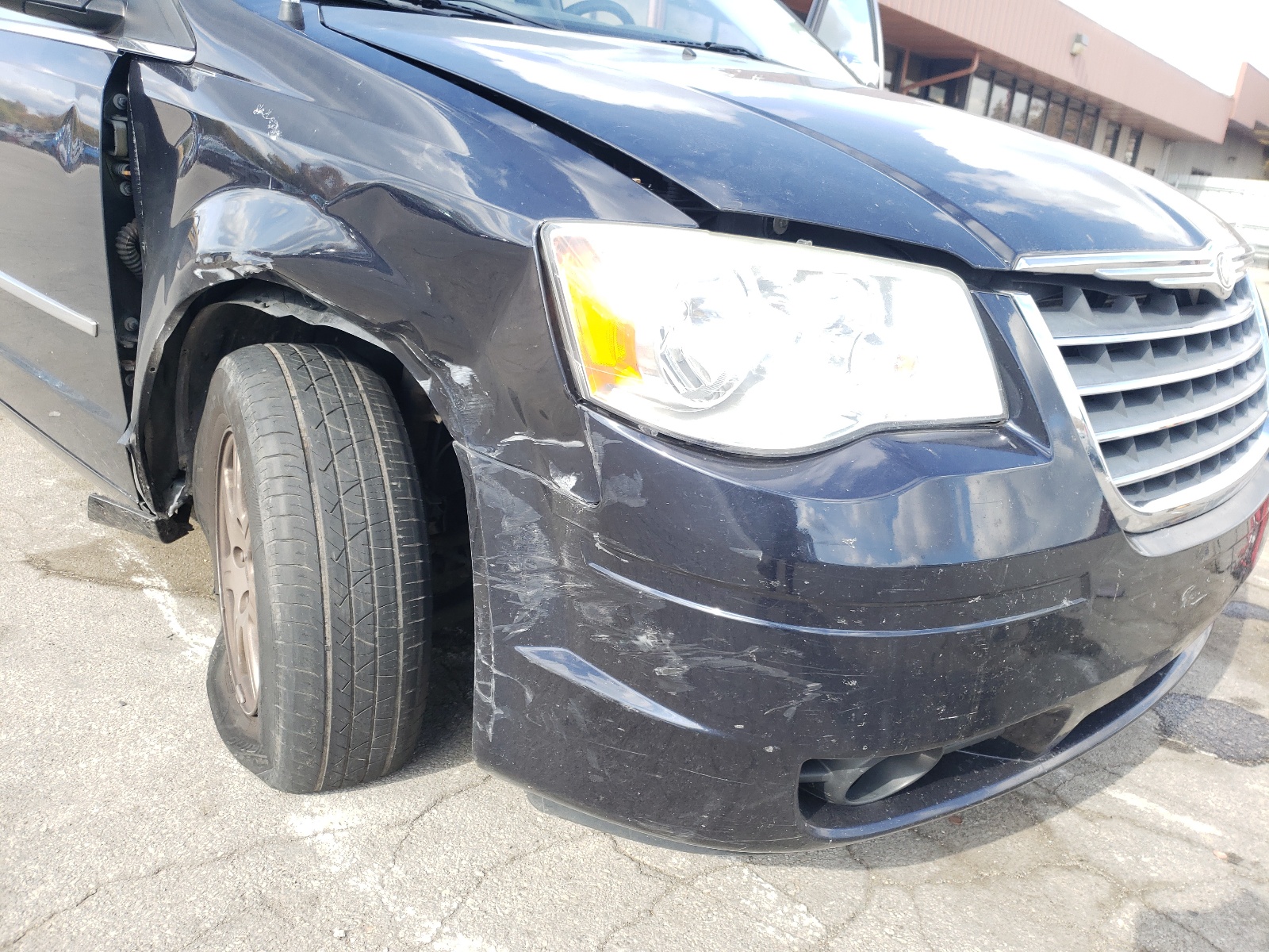 Photo 9 from auction – 2010 CHRYSLER TOWN & COU with VIN 2A4RR8D17AR398811