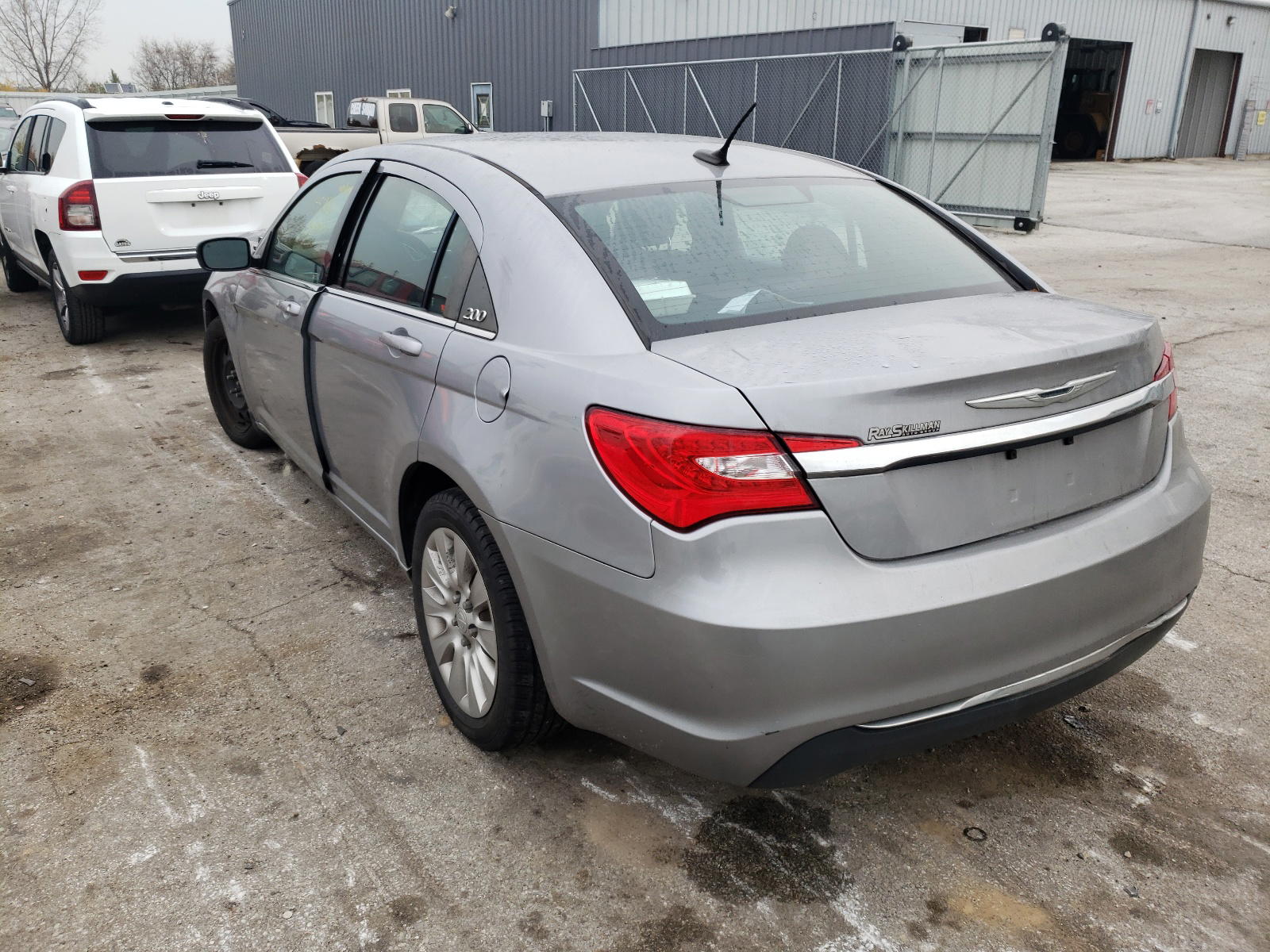 Photo 3 from auction – 2014 CHRYSLER 200 LX with VIN 1C3CCBAB4EN123220