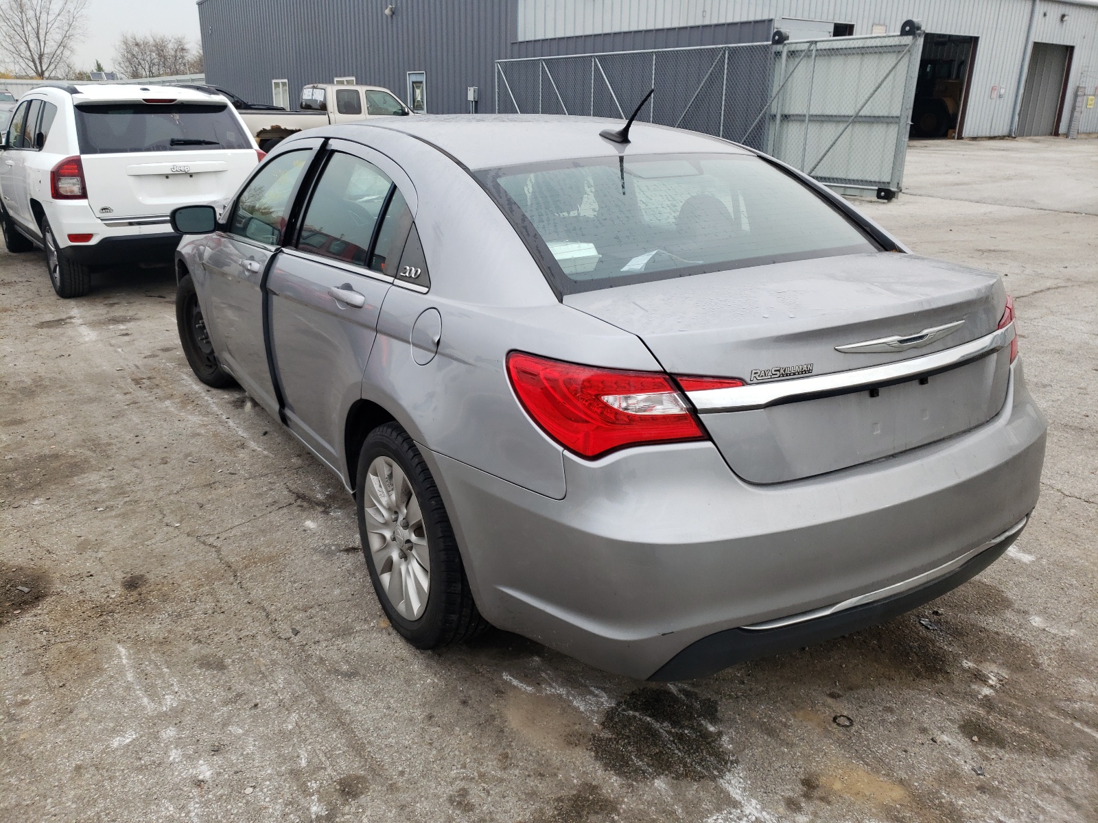 Фото 3 с аукциона – 2014 CHRYSLER 200 LX с VIN 1C3CCBAB4EN123220