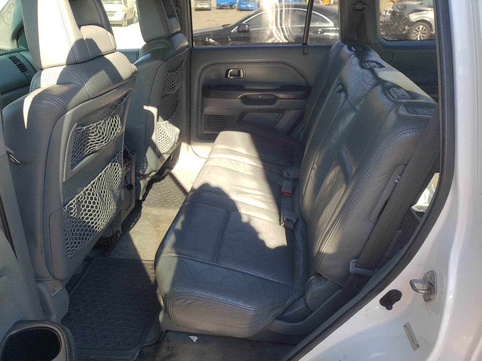 Photo 6 from auction – 2004 HONDA PILOT EXL with VIN 2HKYF18684H564715