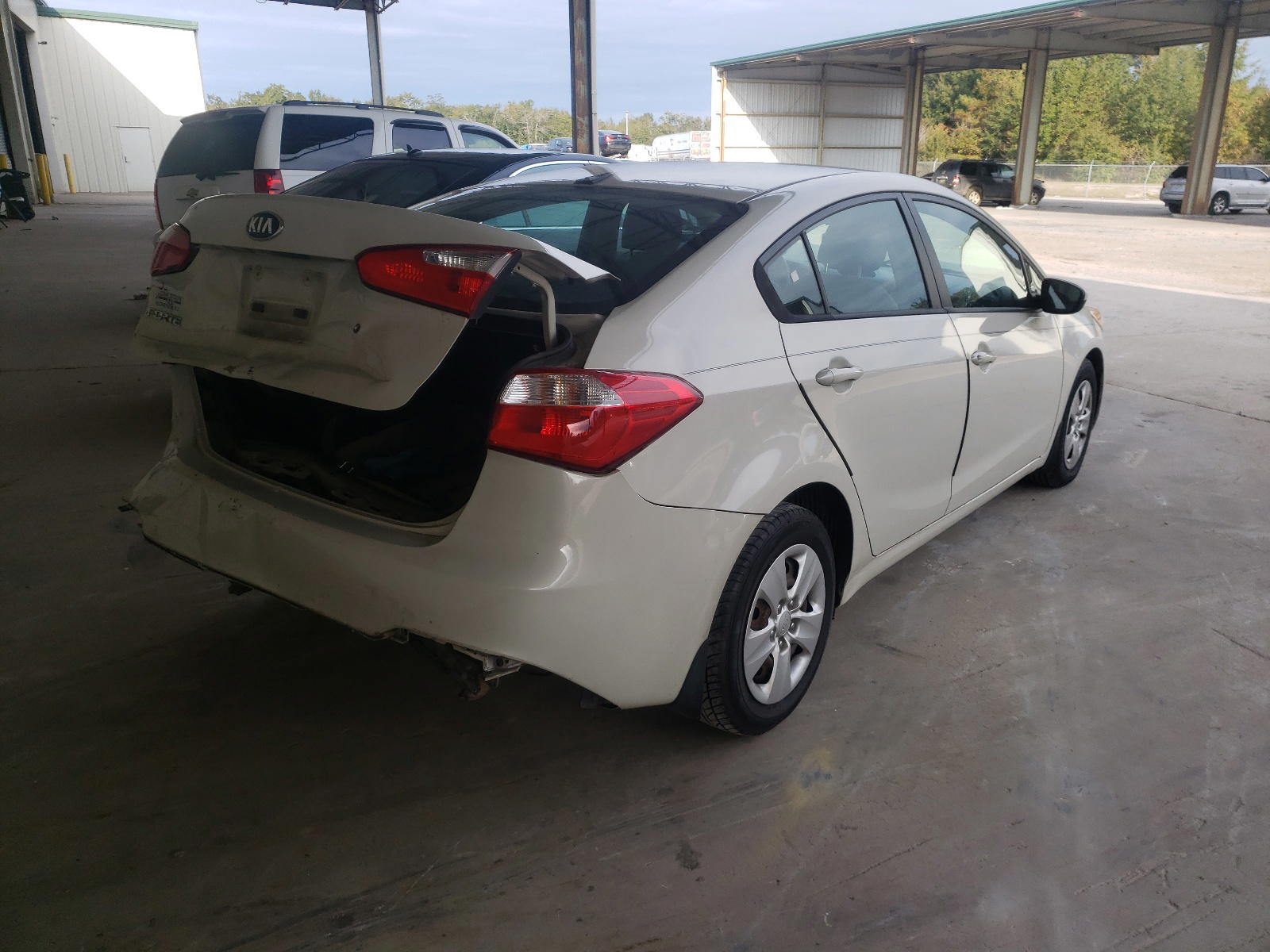 Photo 4 from auction – 2015 KIA FORTE LX with VIN KNAFK4A68F5409547