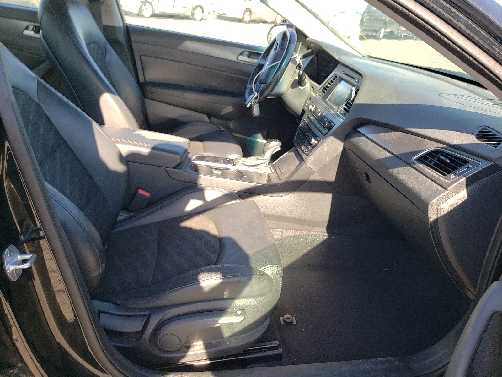 Photo 5 from auction – 2016 HYUNDAI SONATA SPO with VIN 5NPE34AF2GH338150