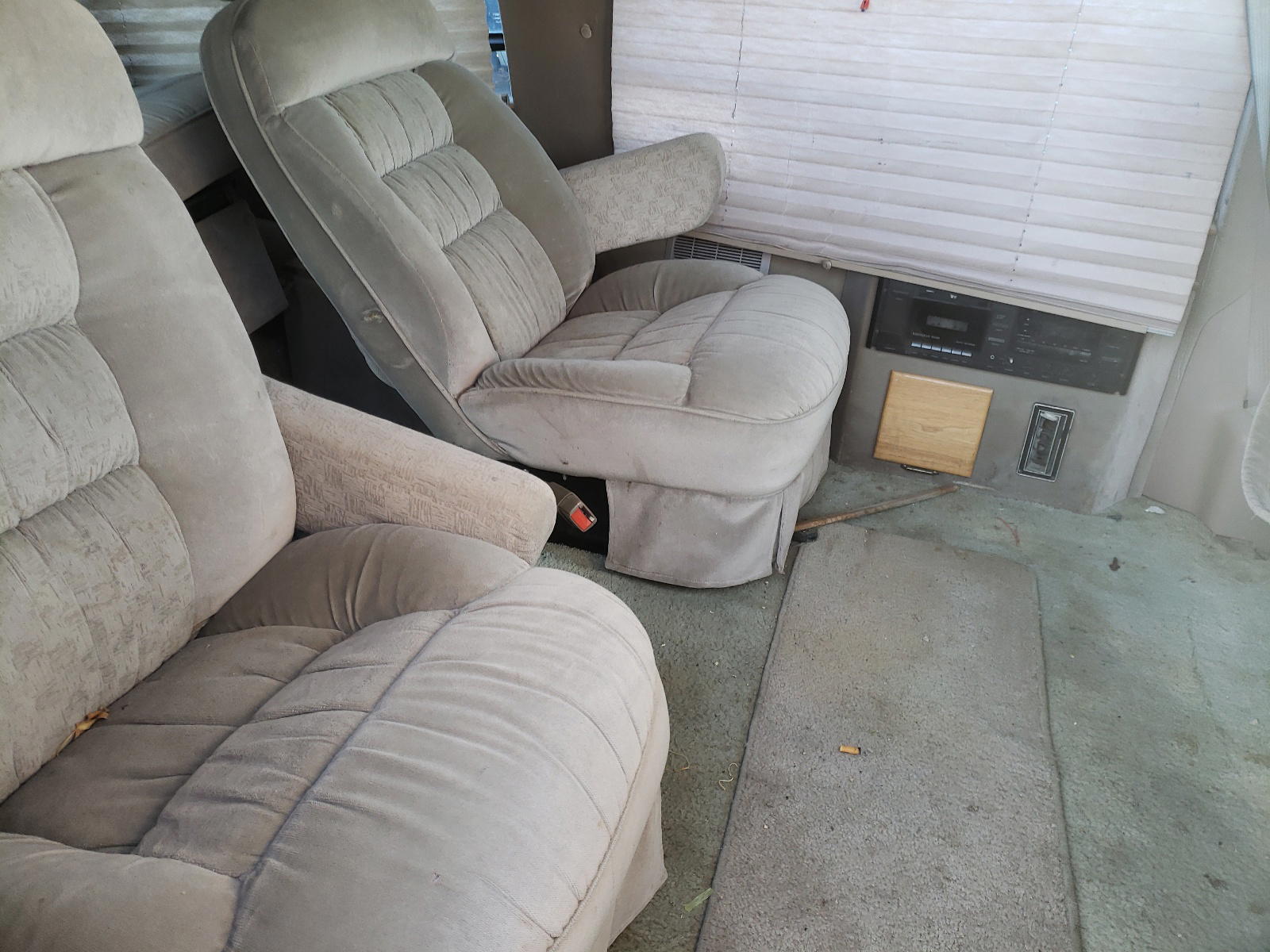 Photo 6 from auction – 1995 FORD ECONOLINE with VIN 1FDEE14HXSHB71125
