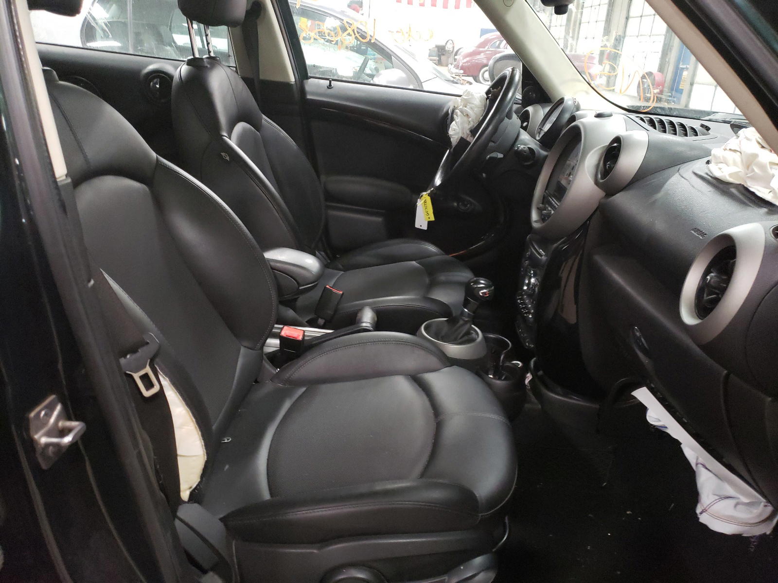 Photo 5 from auction – 2011 MINI COOPER S with VIN WMWZC5C5XBWL55421