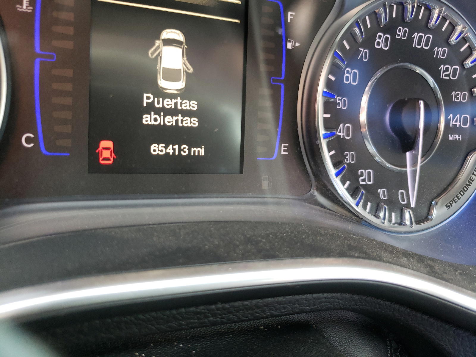 Photo 8 from auction – 2015 CHRYSLER 200 LIMITE with VIN 1C3CCCAB0FN573860