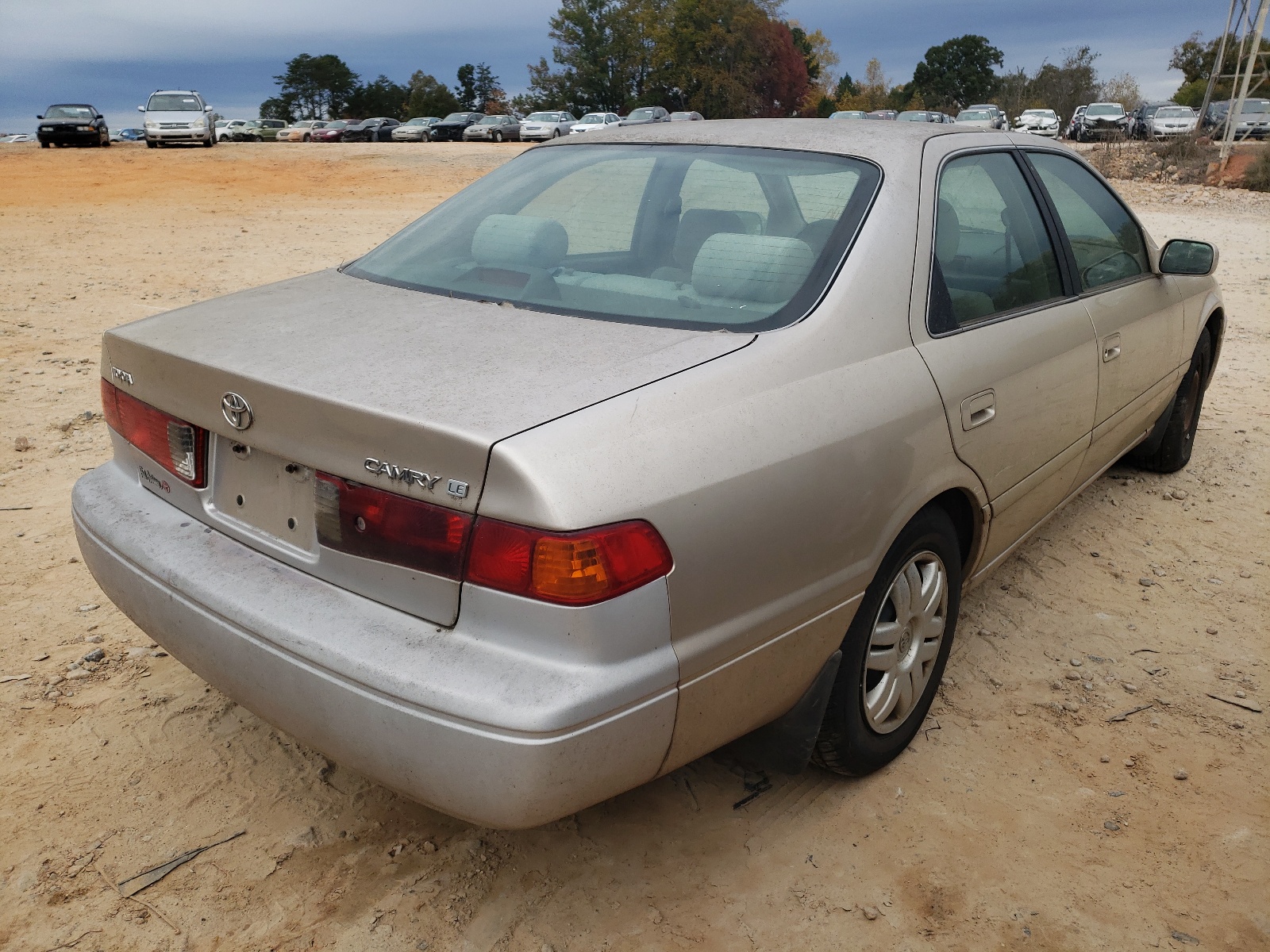 Photo 4 from auction – 2000 TOYOTA CAMRY with VIN 4T1BG22K6YU740019