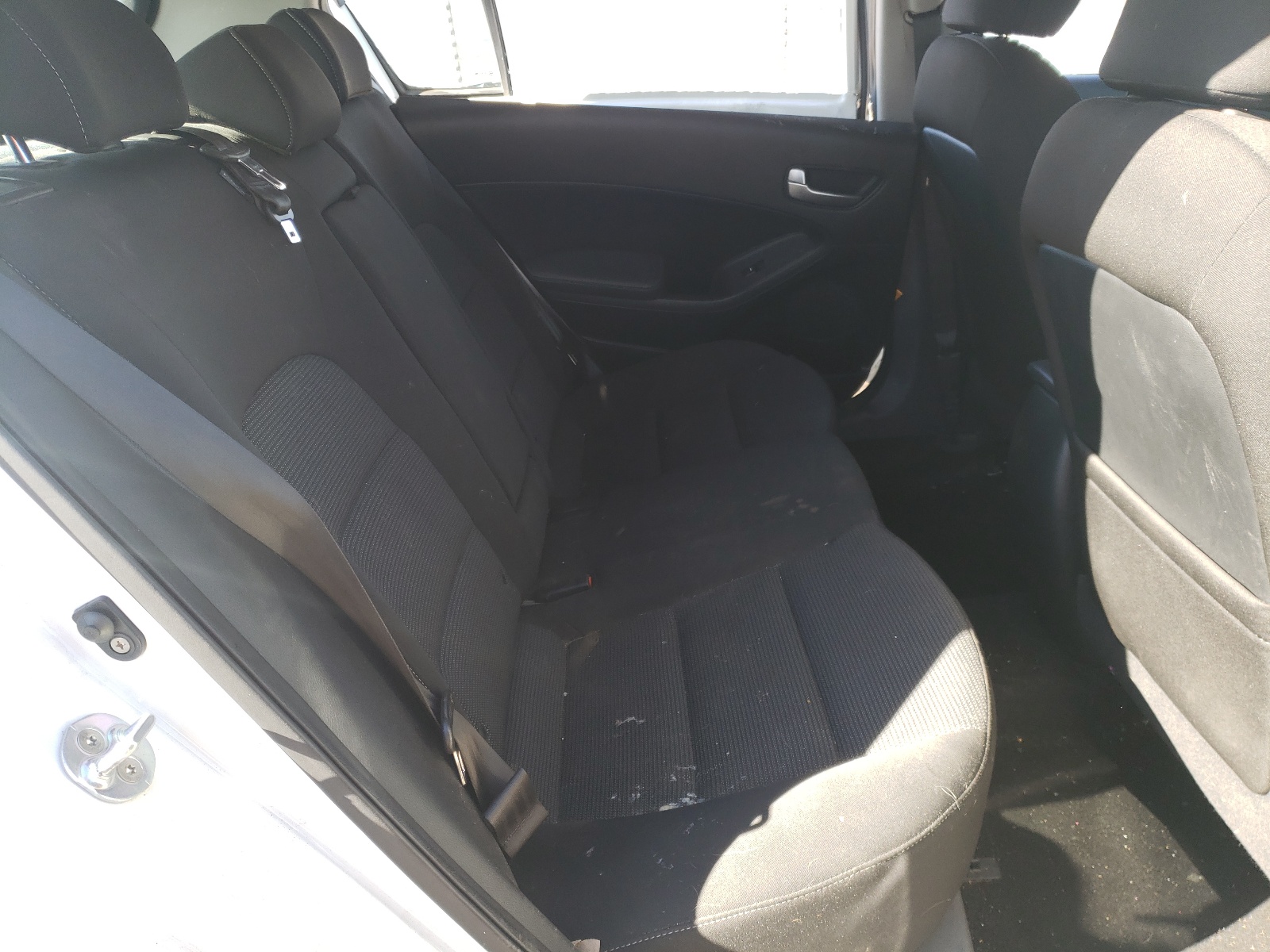 Photo 6 from auction – 2017 KIA FORTE LX with VIN KNAFK5A80H5668849