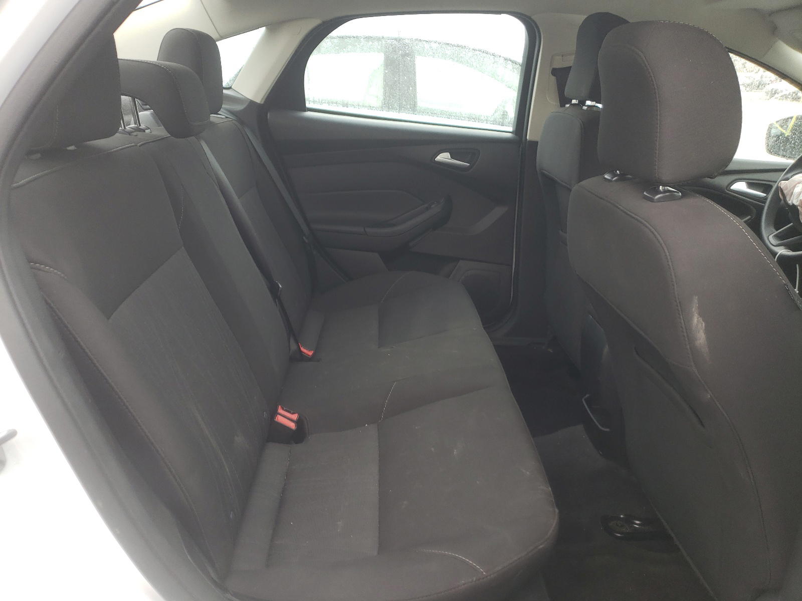 Photo 6 from auction – 2015 FORD FOCUS SE with VIN 1FADP3F2XFL210660