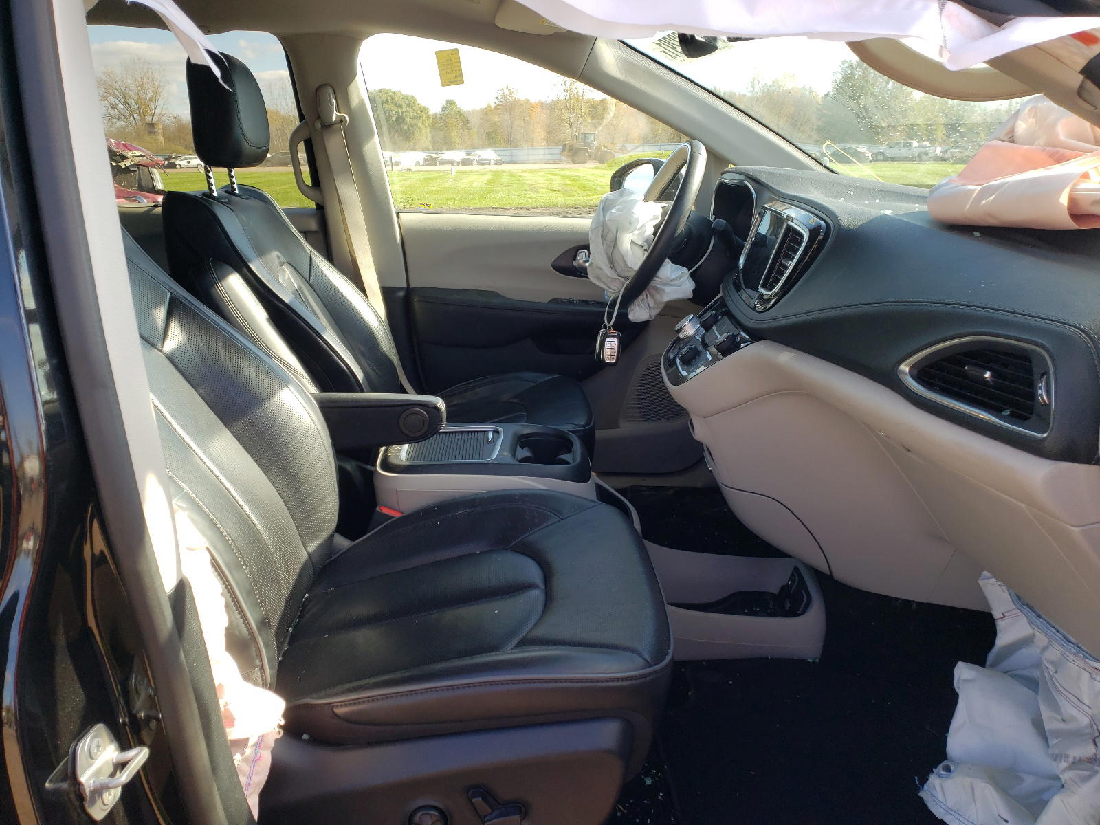Photo 5 from auction – 2020 CHRYSLER PACIFICA L with VIN 2C4RC1GG0LR137893