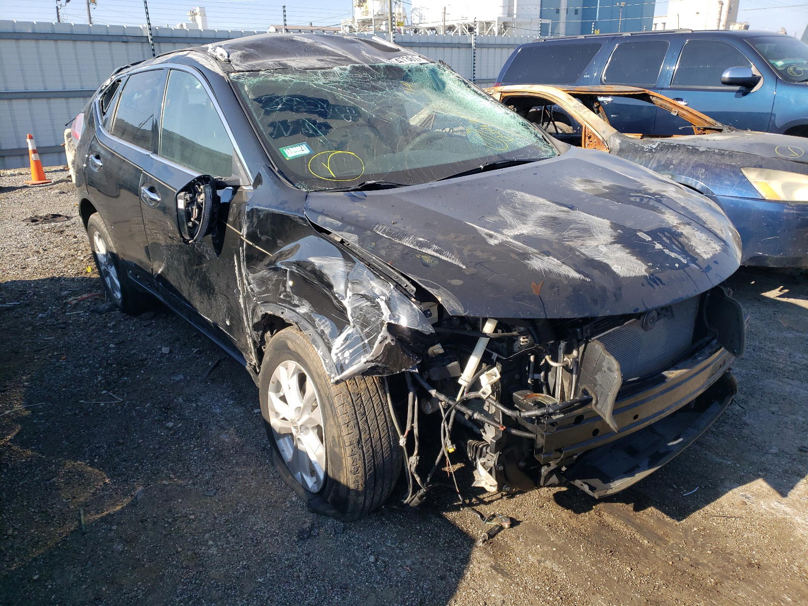 NISSAN ROGUE S 2015 with VIN KNMAT2MT7FP586451 - Photo from auction