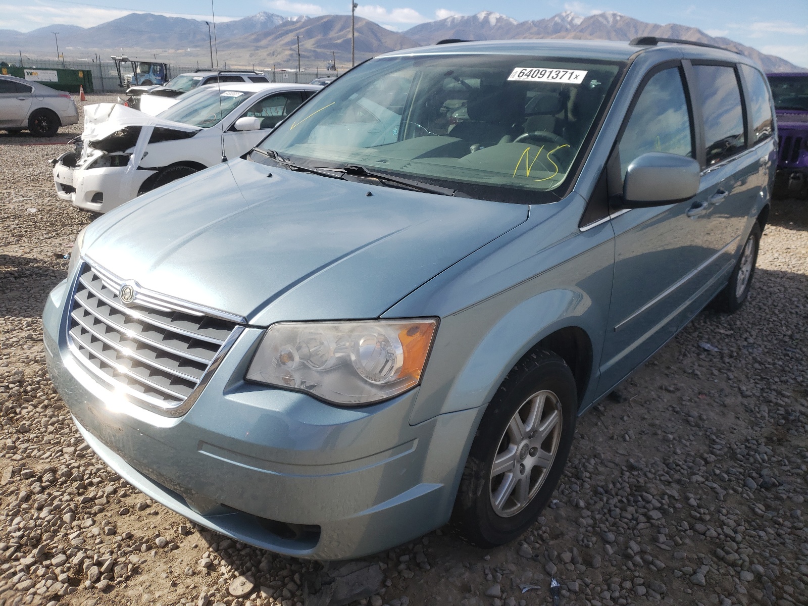 Photo 2 from auction – 2010 CHRYSLER TOWN & COU with VIN 2A4RR5D18AR284573