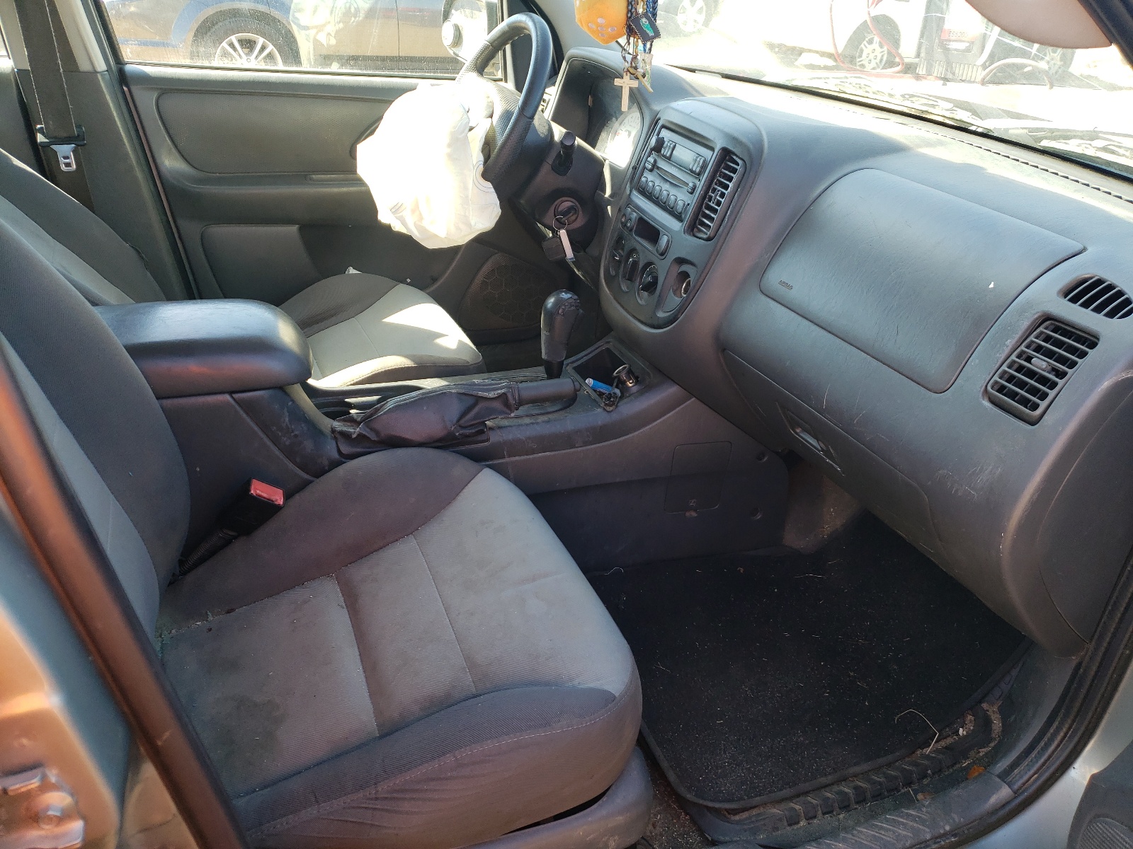 Photo 5 from auction – 2005 FORD ESCAPE XLS with VIN 1FMYU02Z85KA48419