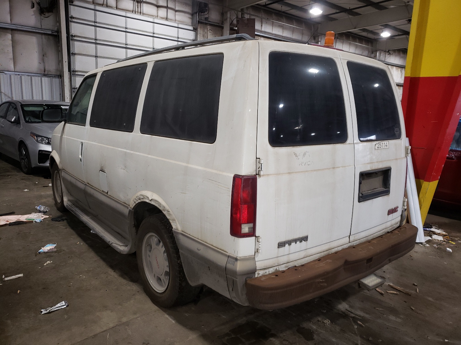 Photo 3 from auction – 2003 GMC SAFARI with VIN 1GKDM19X83B502540