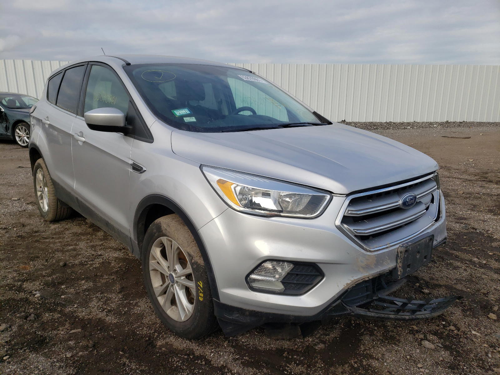 FORD ESCAPE SE 2017 with VIN 1FMCU9GD4HUB13657 - Photo from auction