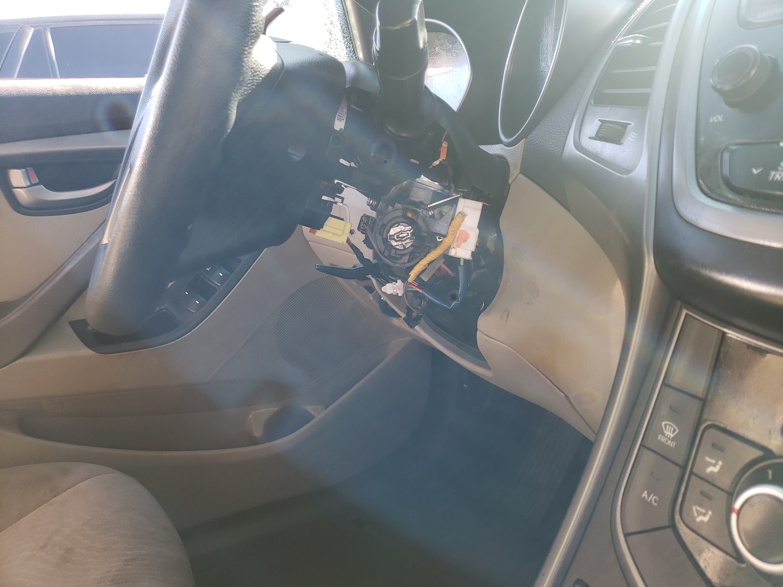 Photo 9 from auction – 2016 HYUNDAI ELANTRA SE with VIN 5NPDH4AE4GH711516