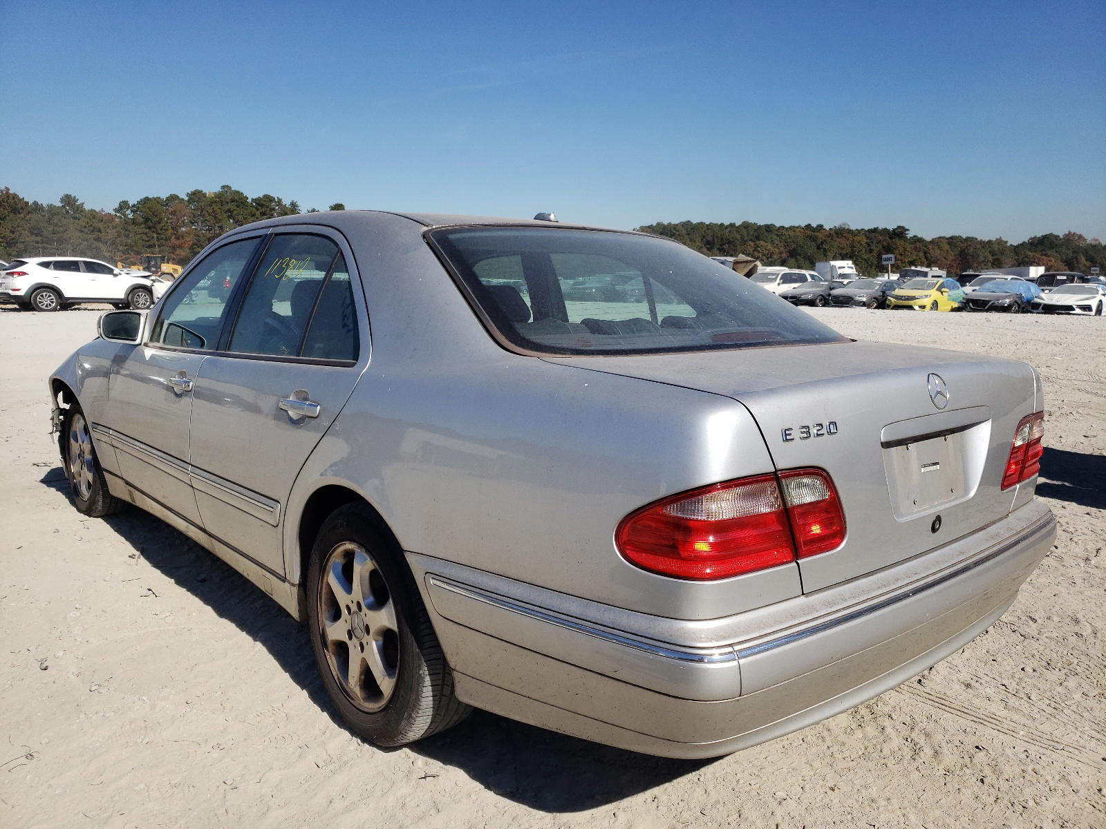 Photo 3 from auction – 2002 MERCEDES-BENZ E 320 with VIN WDBJF65J62B420472