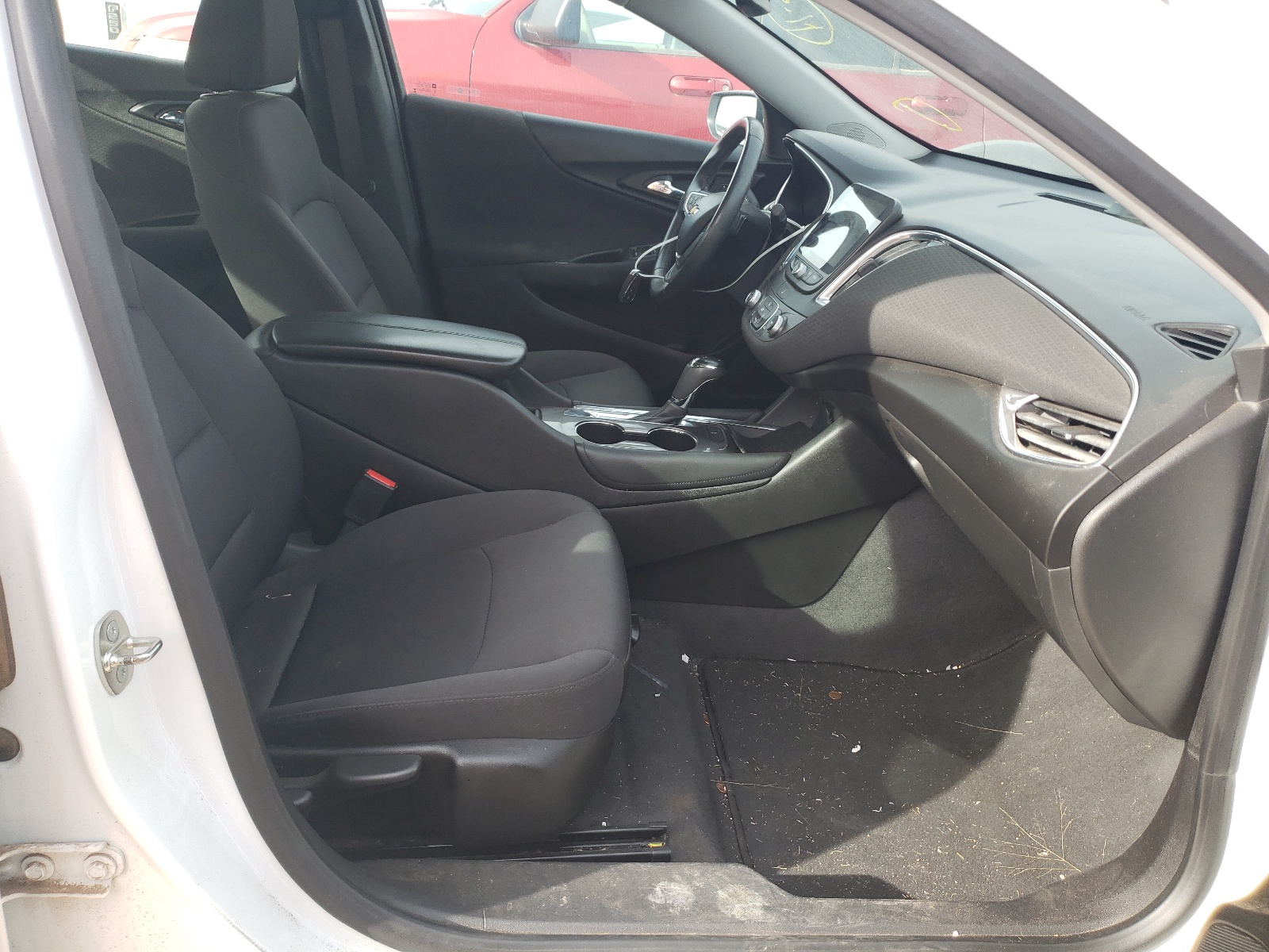 Photo 5 from auction – 2018 CHEVROLET MALIBU LT with VIN 1G1ZD5STXJF123893