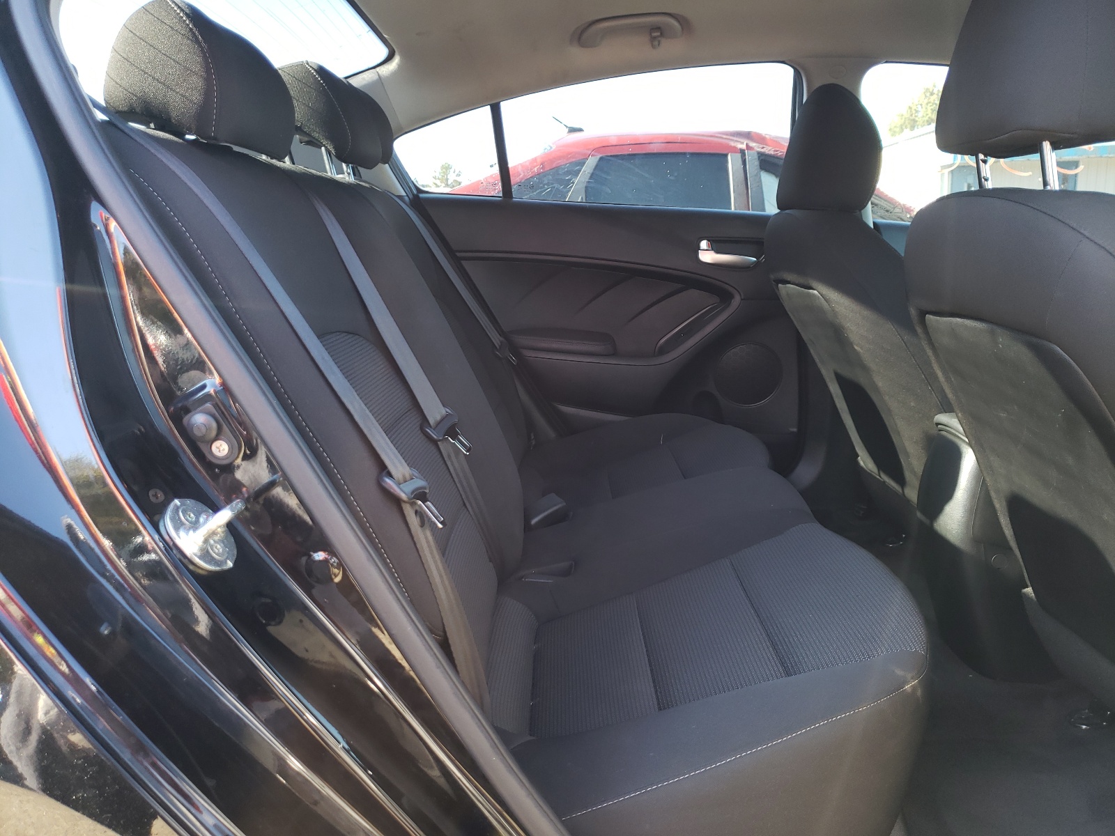 Photo 6 from auction – 2018 KIA FORTE LX with VIN 3KPFK4A73JE276348