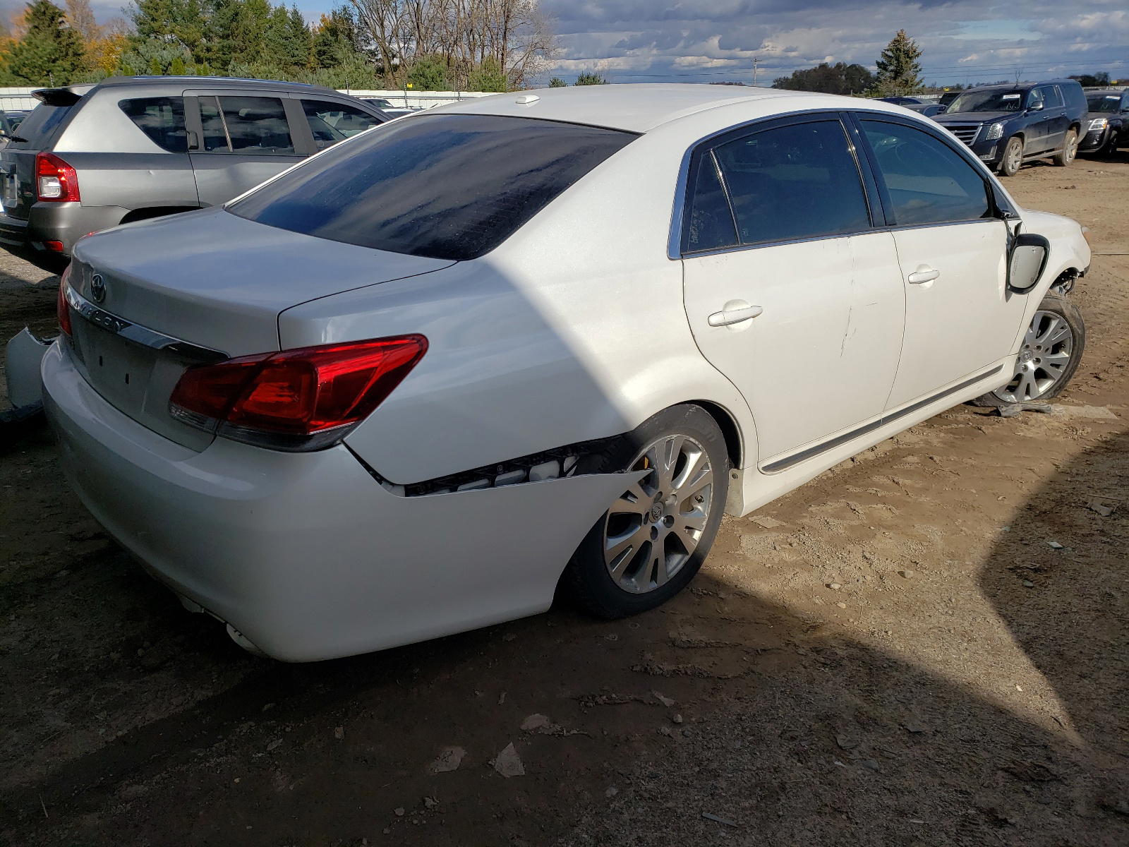 Photo 4 from auction – 2011 TOYOTA AVALON BAS with VIN 4T1BK3DB0BU416699
