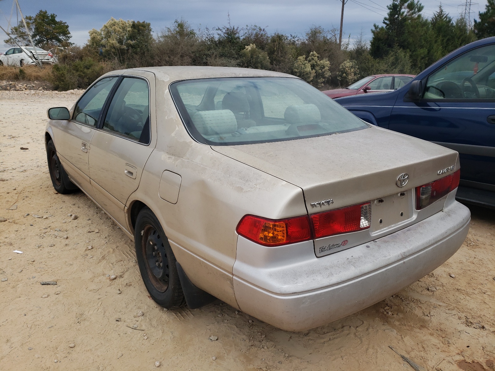 Photo 3 from auction – 2000 TOYOTA CAMRY with VIN 4T1BG22K6YU740019