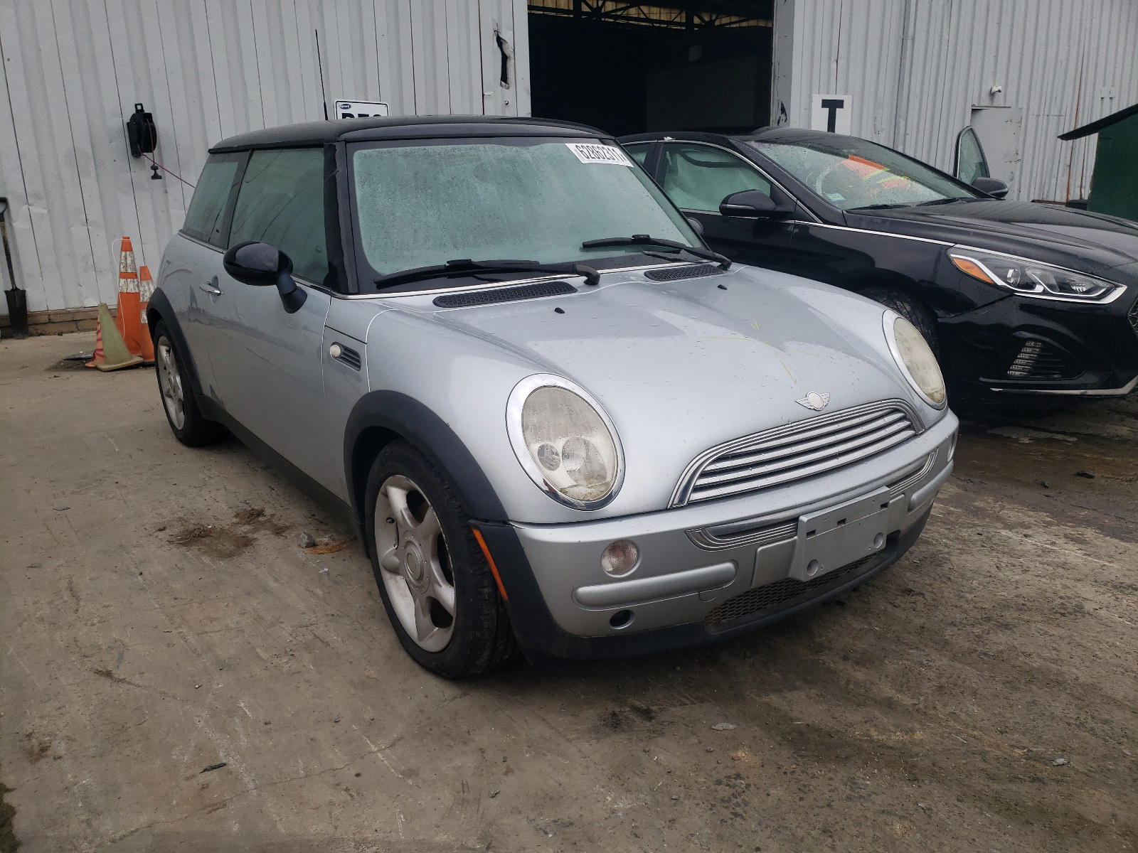 MINI COOPER 2004 with VIN WMWRC33454TJ56115 - Photo from auction