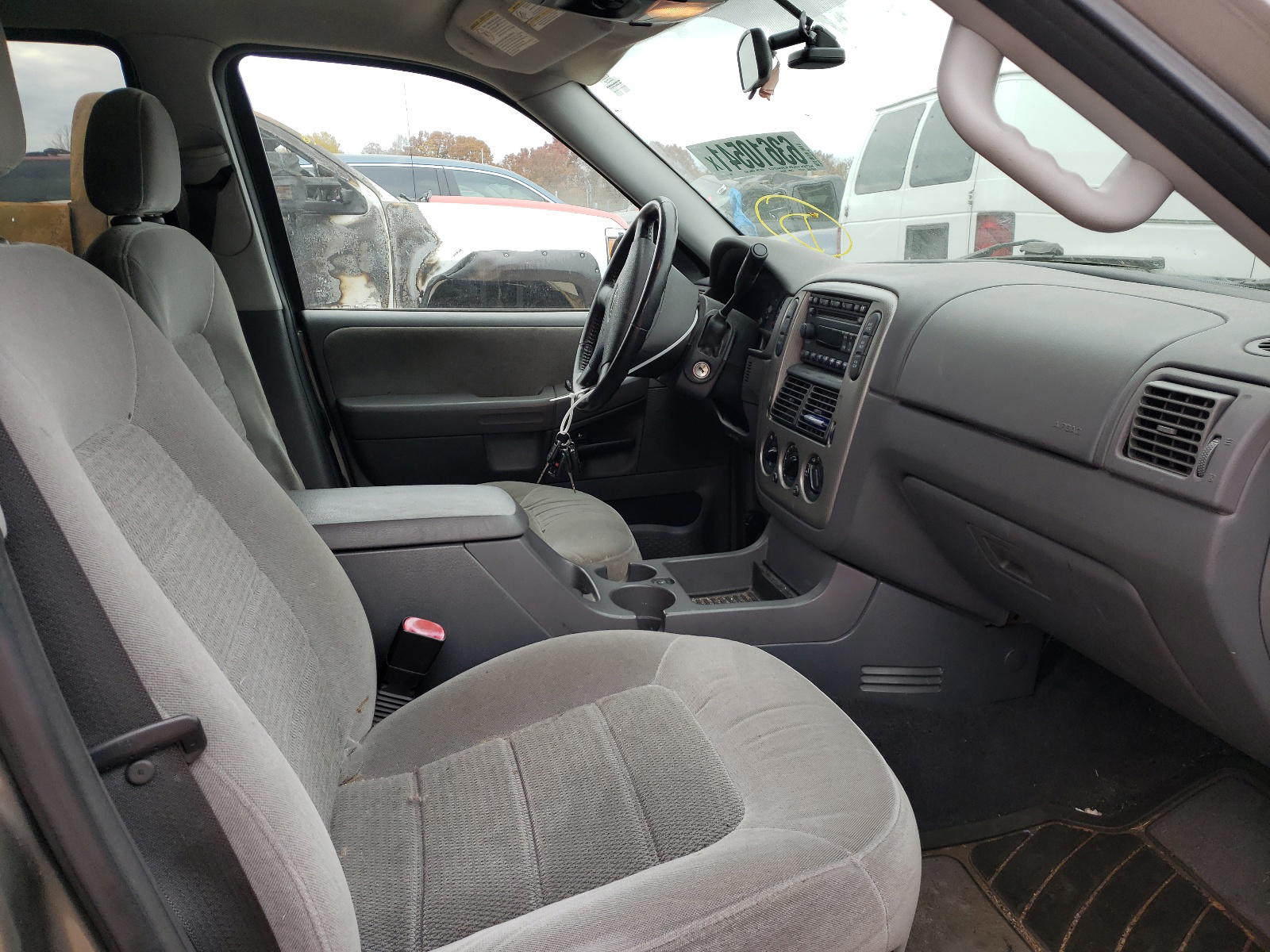 Photo 5 from auction – 2005 FORD EXPLORER with VIN 1FMZU73KX5UB96929