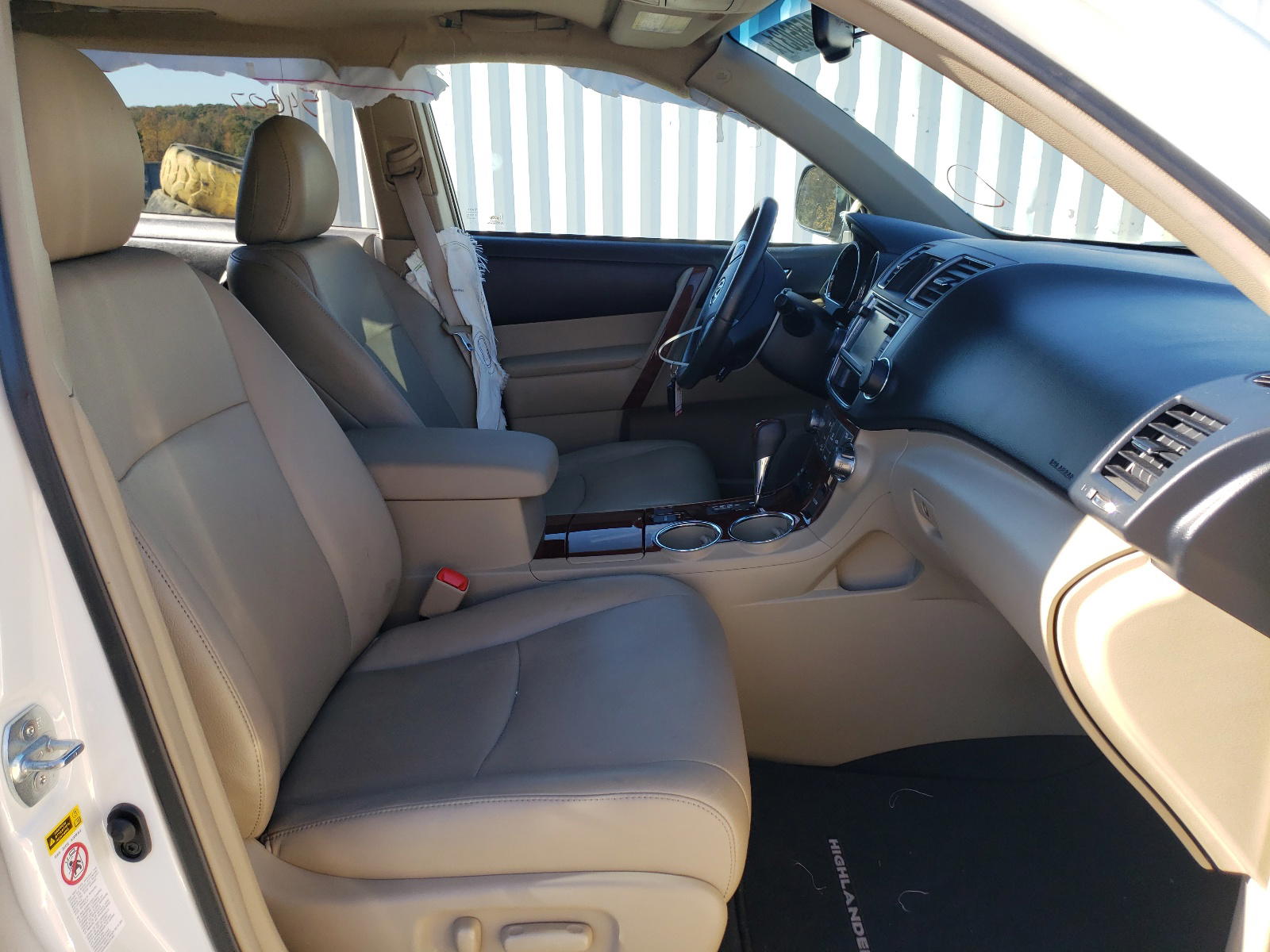 Photo 5 from auction – 2013 TOYOTA HIGHLANDER with VIN 5TDYK3EH2DS121855