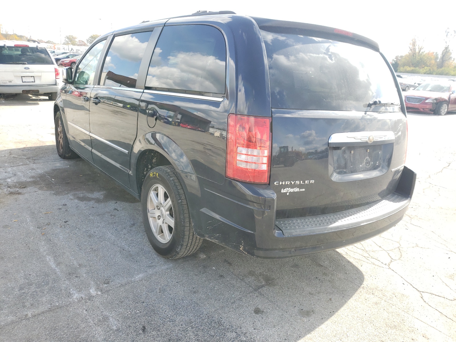 Photo 3 from auction – 2010 CHRYSLER TOWN & COU with VIN 2A4RR8D17AR398811