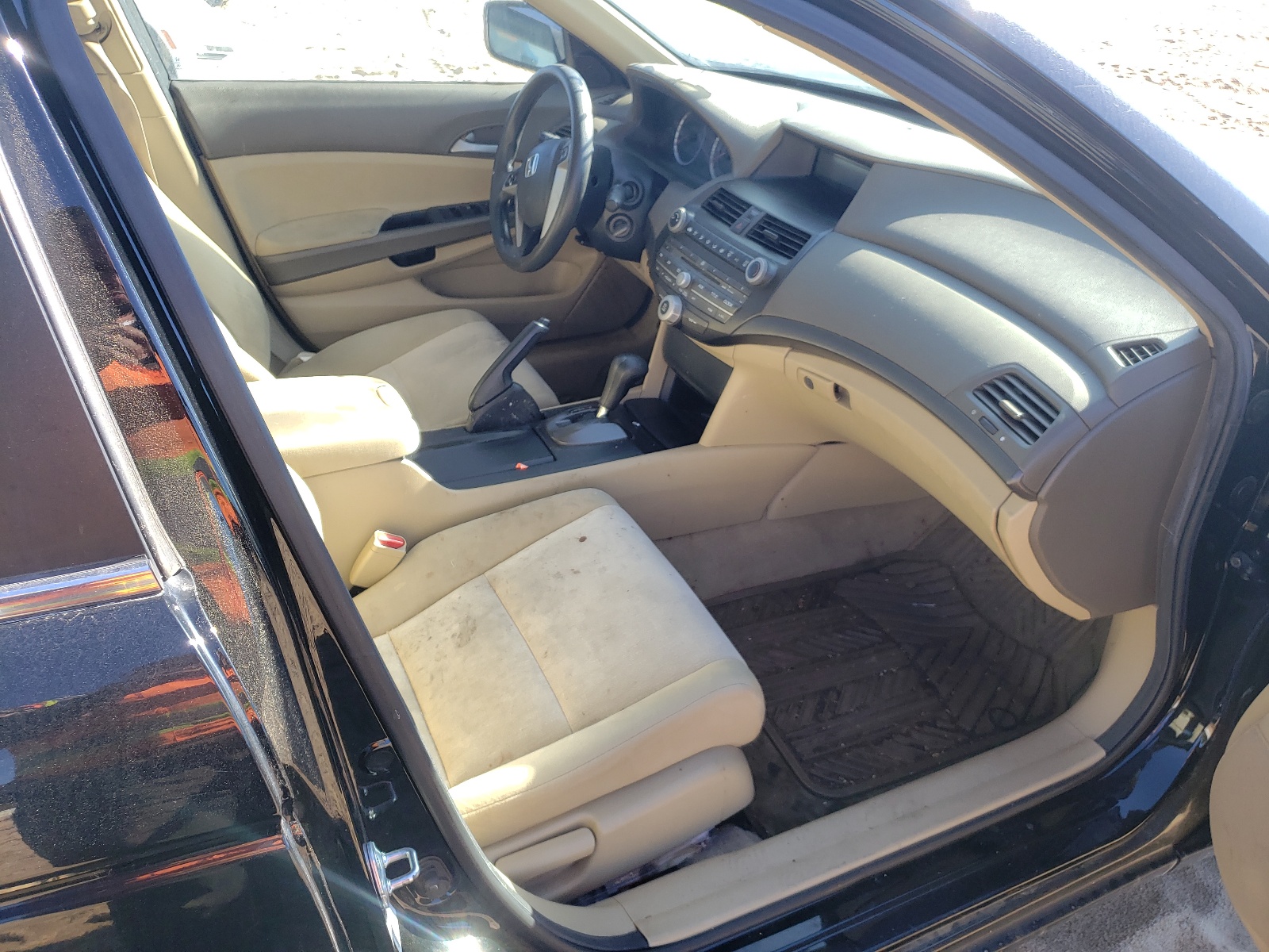 Photo 5 from auction – 2010 HONDA ACCORD with VIN 1HGCP2F32AA176745