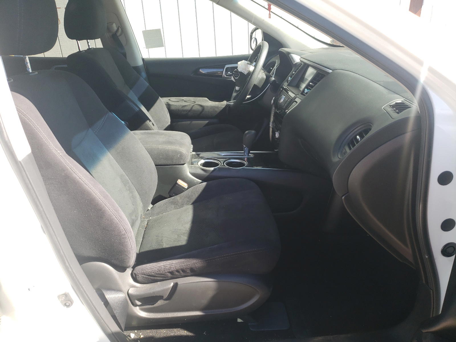Photo 5 from auction – 2016 NISSAN PATHFINDER with VIN 5N1AR2MN3GC645869