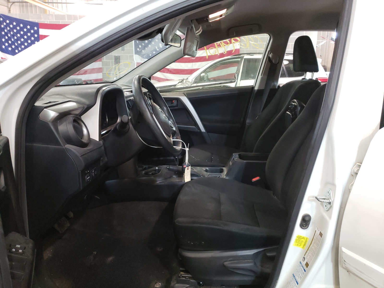 Photo 5 from auction – 2018 TOYOTA RAV4 LE with VIN JTMBFREV3JJ740539