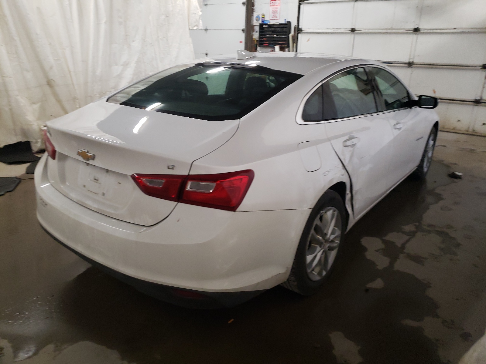 Photo 4 from auction – 2018 CHEVROLET MALIBU LT with VIN 1G1ZD5ST3JF198676