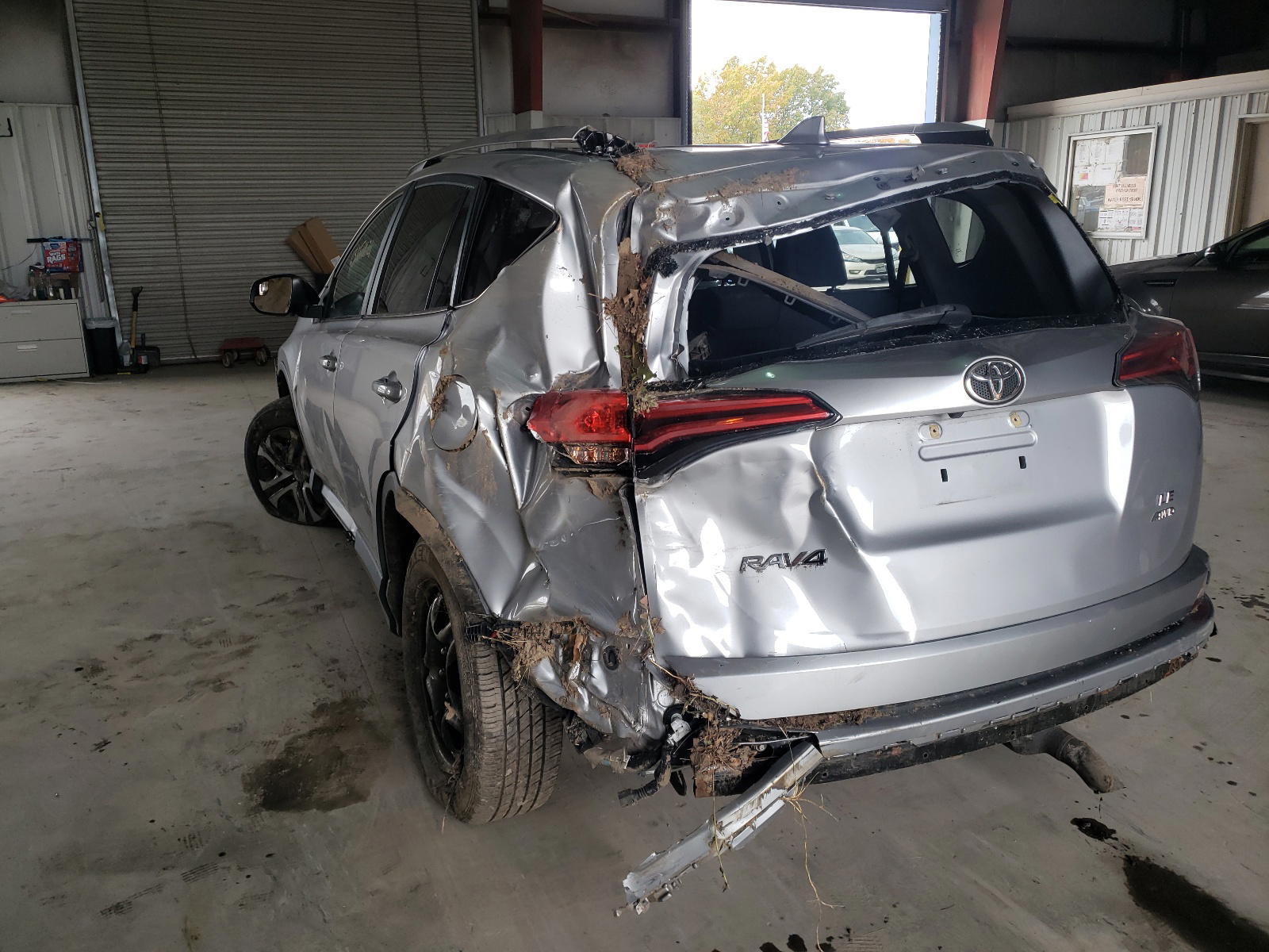 Photo 9 from auction – 2017 TOYOTA RAV4 LE with VIN 2T3BFREV0HW573486