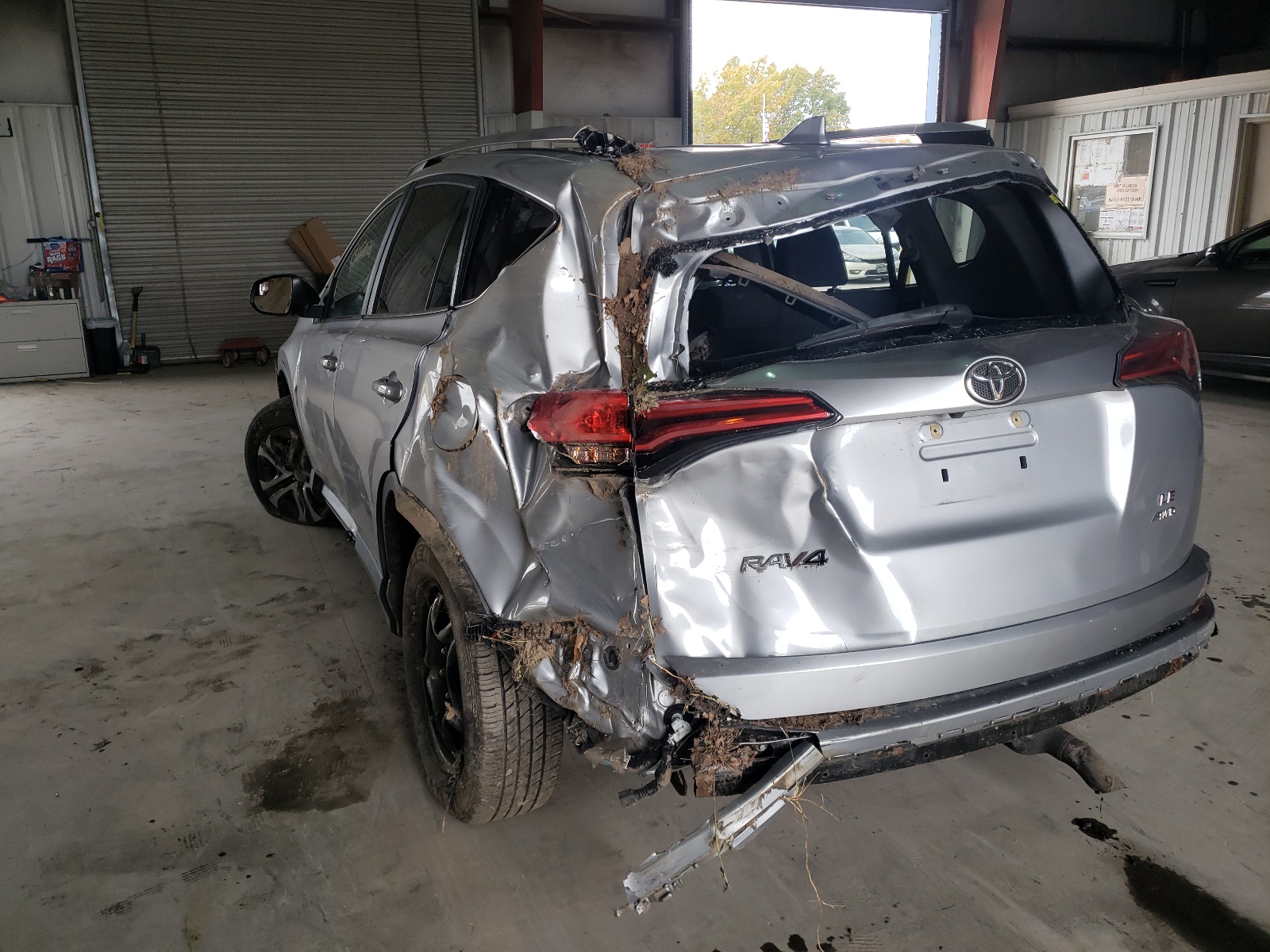 Zdjęcie 9 z aukcji – 2017 TOYOTA RAV4 LE z VIN 2T3BFREV0HW573486