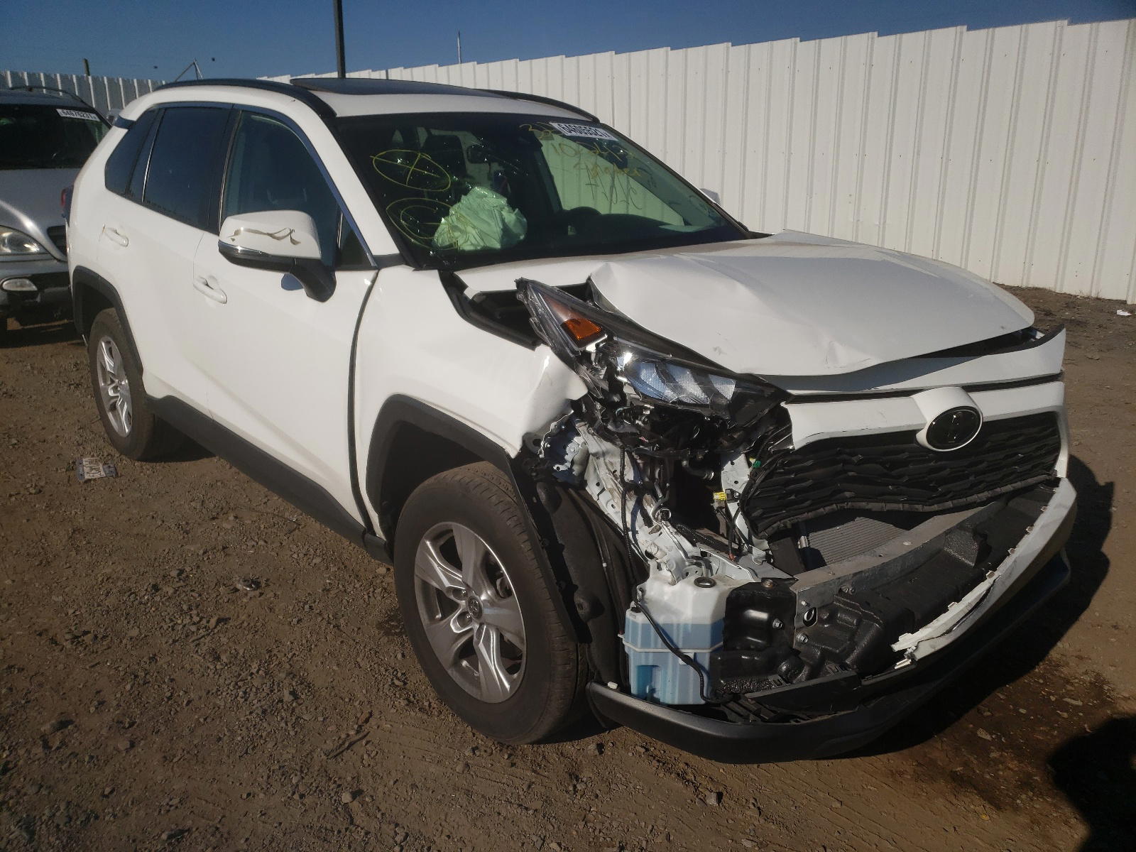 TOYOTA RAV4 XLE 2019 with VIN JTMP1RFV0KD016164 - Photo from auction