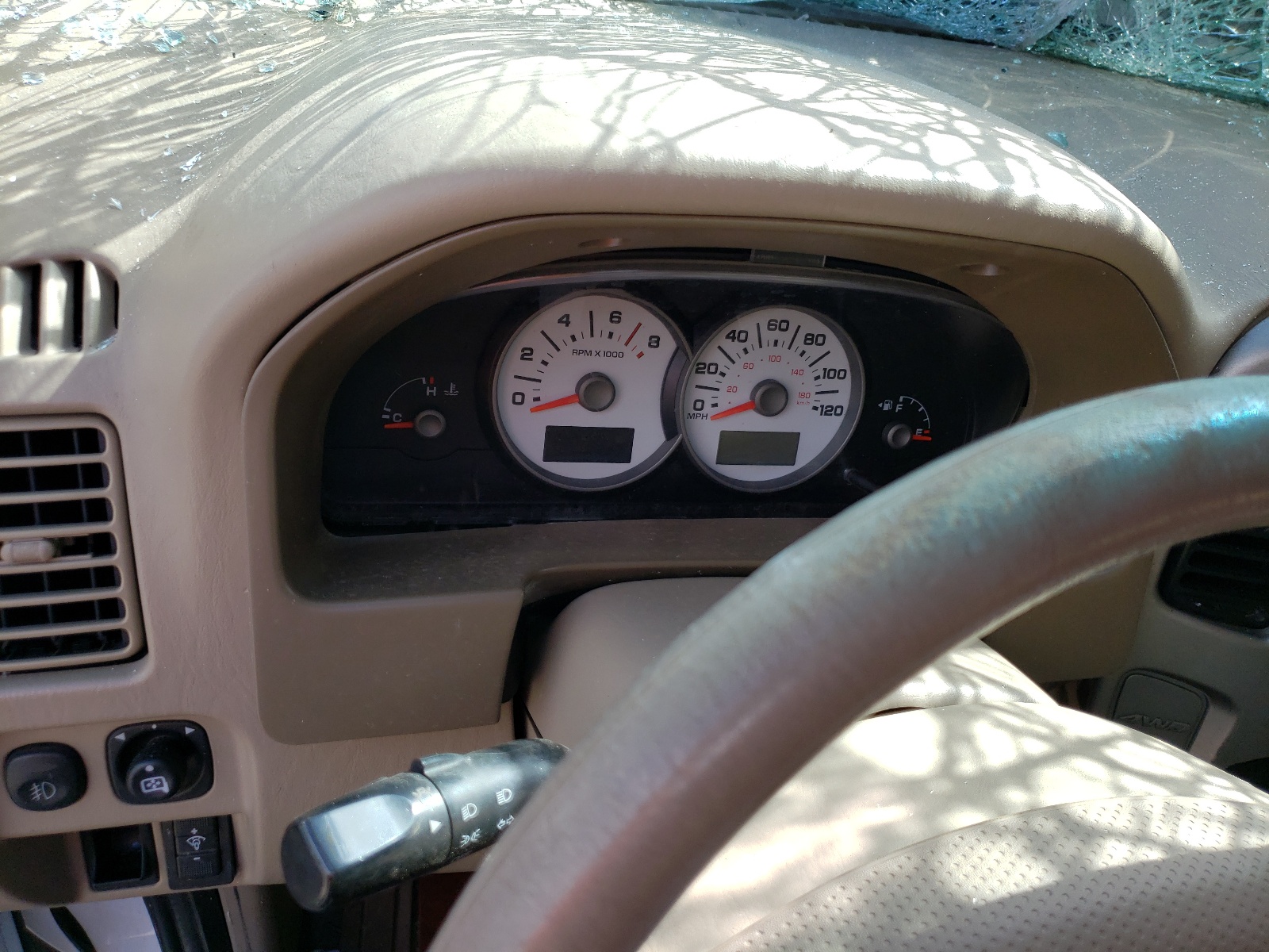 Photo 8 from auction – 2005 FORD ESCAPE XLT with VIN 1FMYU93165KA65443