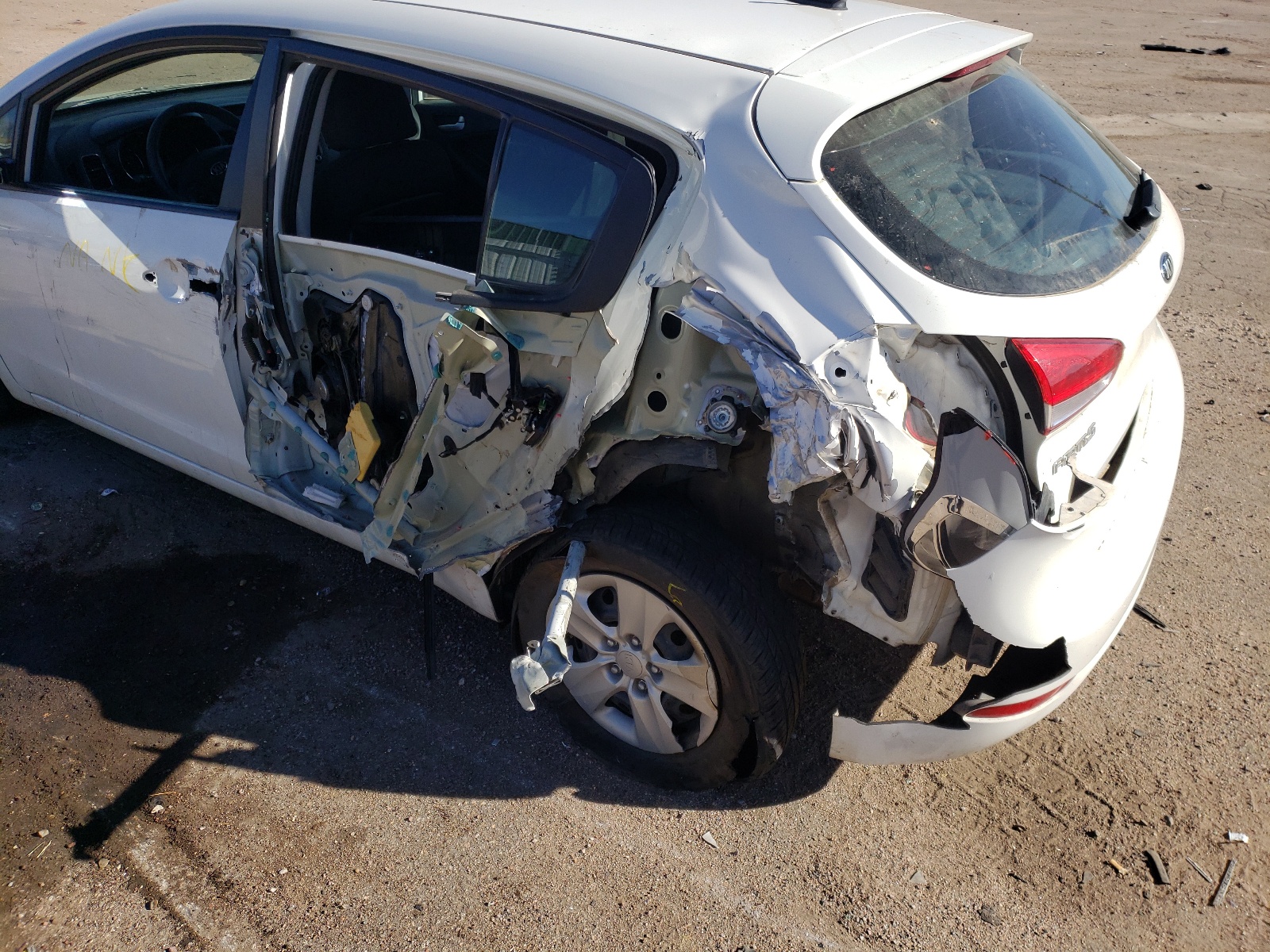 Photo 9 from auction – 2017 KIA FORTE LX with VIN KNAFK5A80H5668849