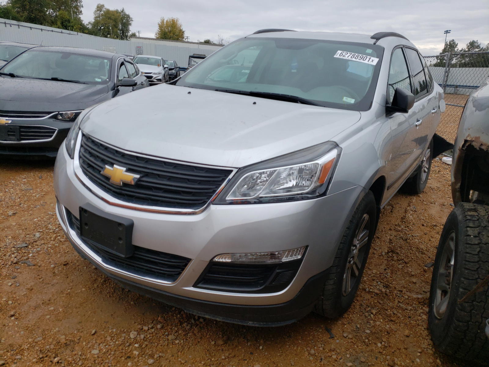 Photo 2 from auction – 2017 CHEVROLET TRAVERSE L with VIN 1GNKRFED3HJ348210
