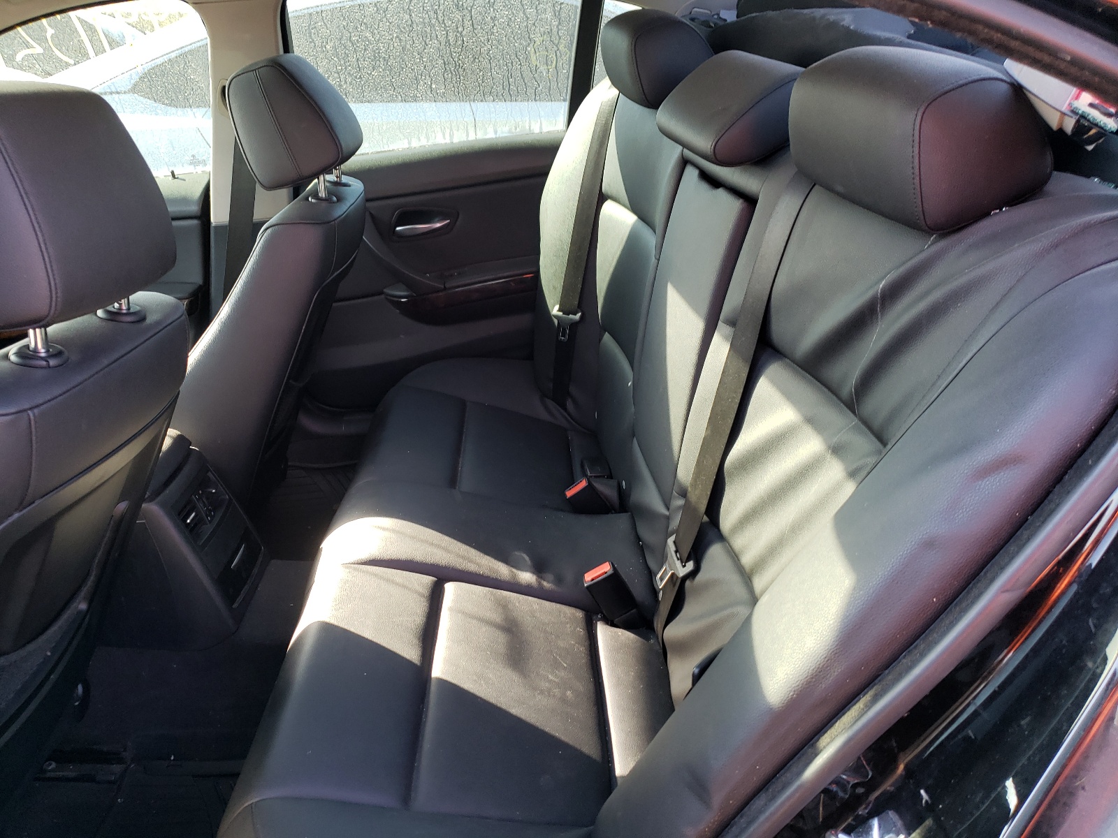 Photo 6 from auction – 2006 BMW 325 I with VIN WBAVB13586KX67618
