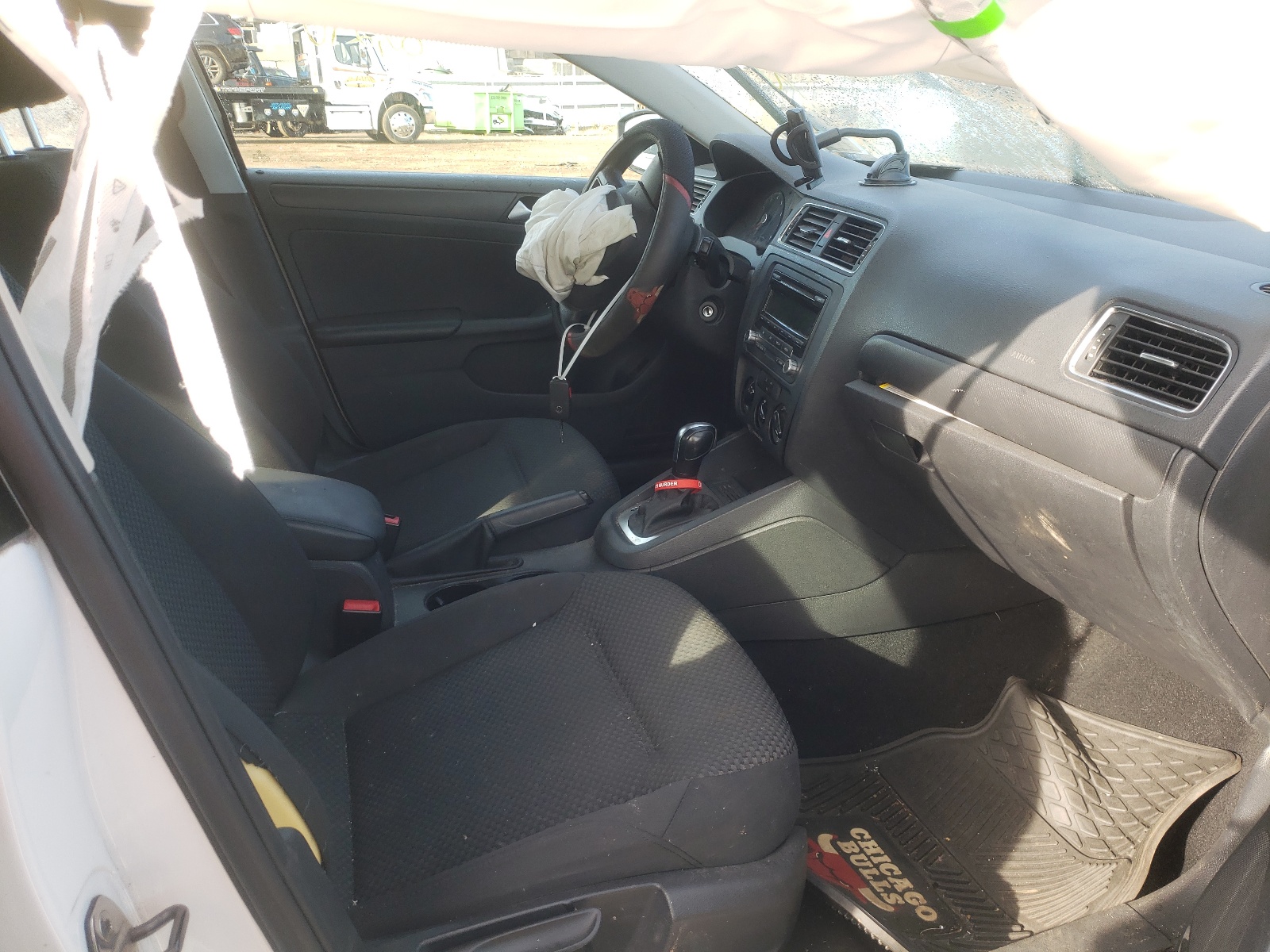 Photo 5 from auction – 2014 VOLKSWAGEN JETTA BASE with VIN 3VW2K7AJ8EM209670