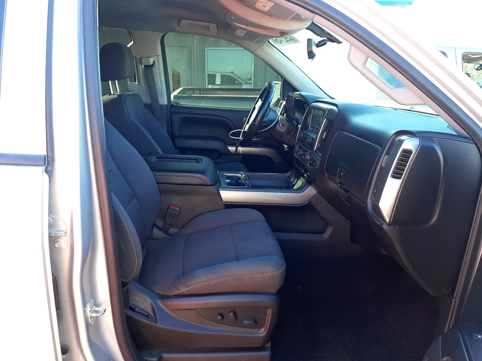 Photo 5 from auction – 2018 CHEVROLET SILVERADO with VIN 3GCUKREC9JG464002