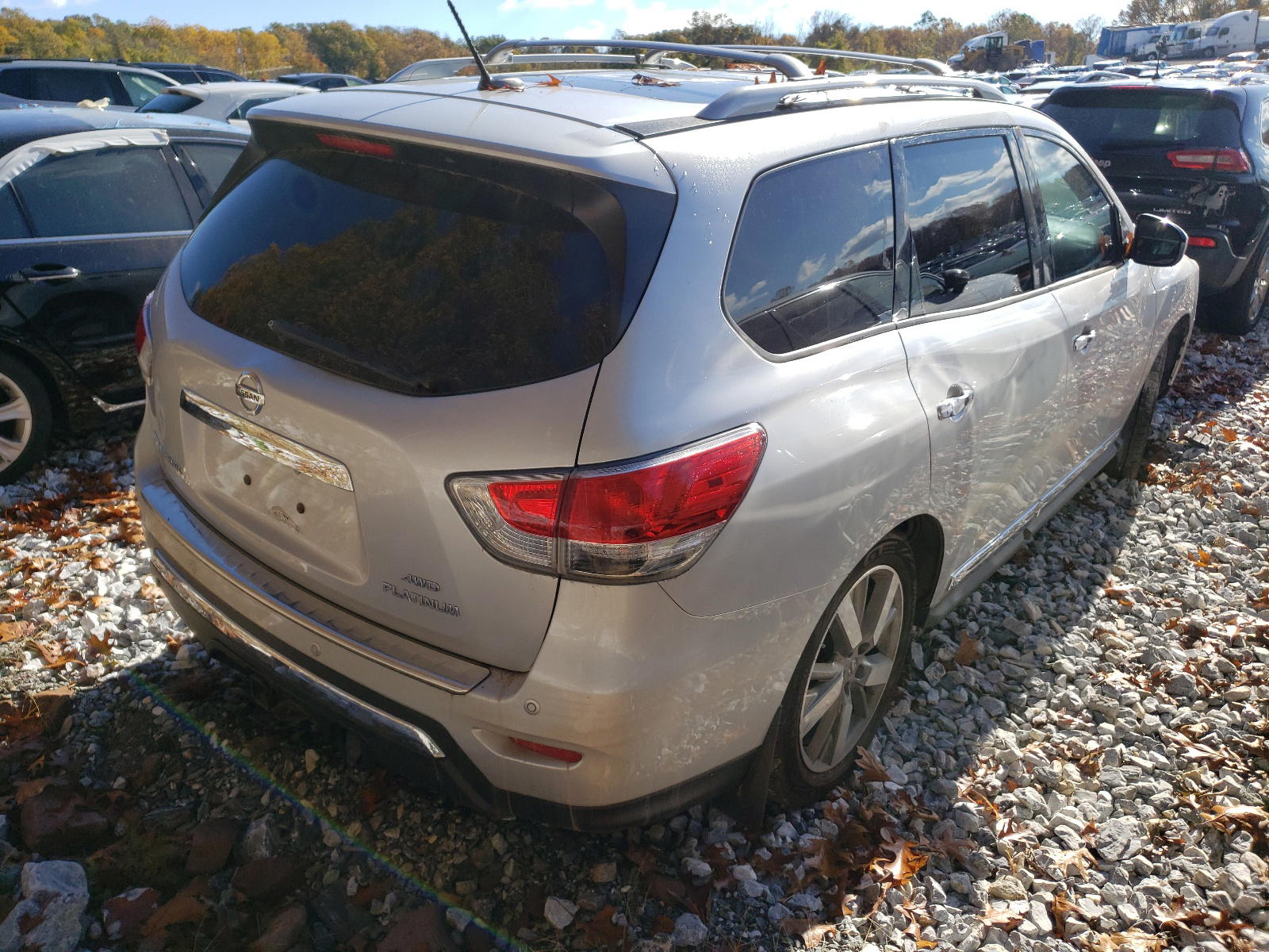 Photo 4 from auction – 2014 NISSAN PATHFINDER with VIN 5N1AR2MMXEC665041