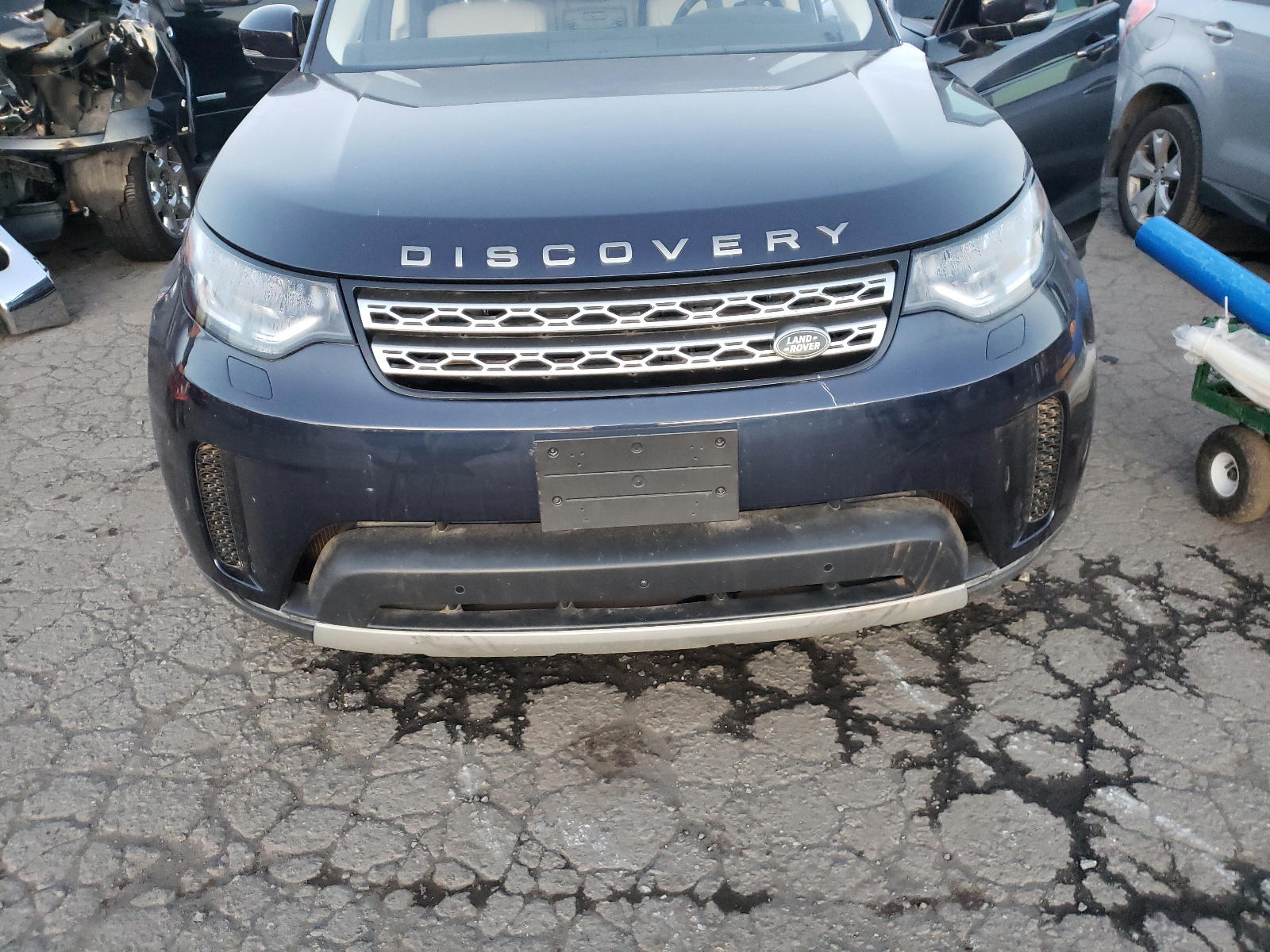 Photo 7 from auction – 2017 LAND ROVER DISCOVERY with VIN SALRRBBV5HA010989