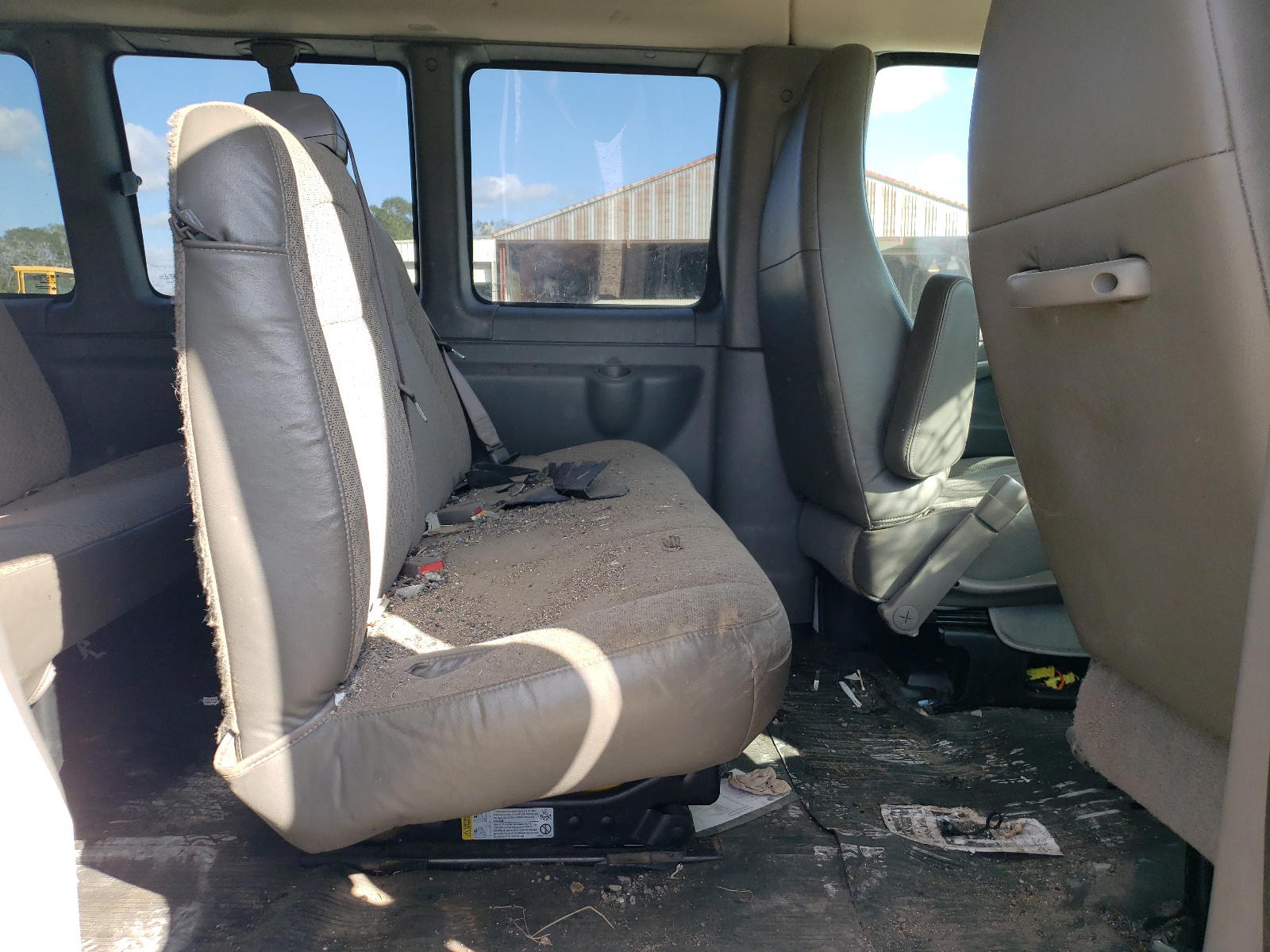 Photo 6 from auction – 2014 CHEVROLET EXPRESS G2 with VIN 1GAWGPFA5E1108042