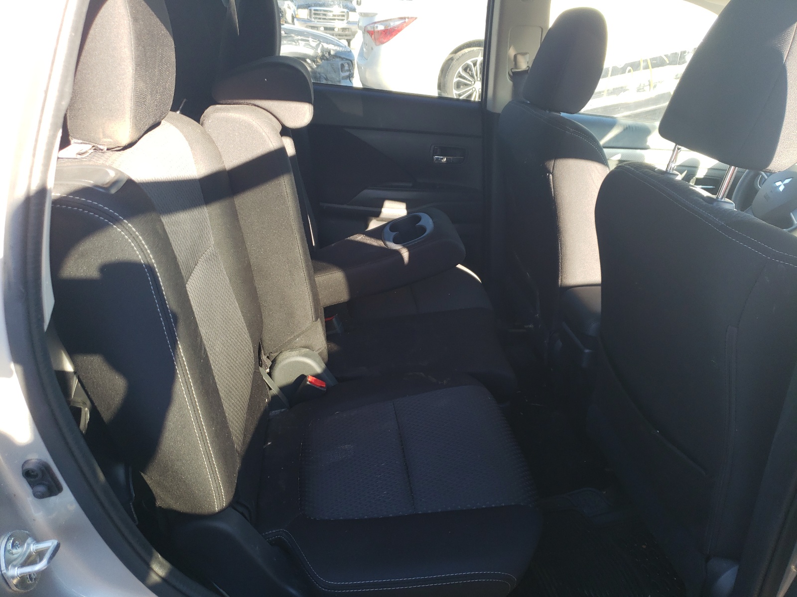 Photo 6 from auction – 2018 MITSUBISHI OUTLANDER with VIN JA4AZ3A39JZ058152